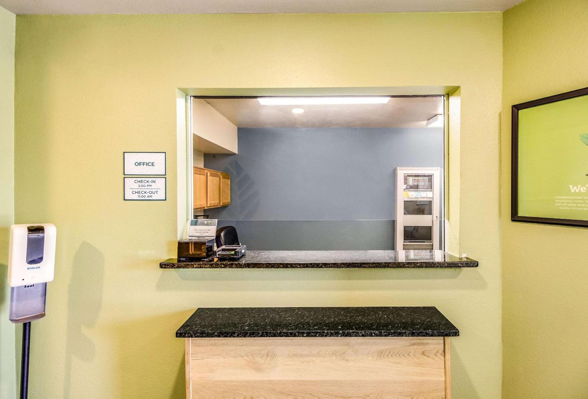 WoodSpring Suites Houston Baytown photo 6