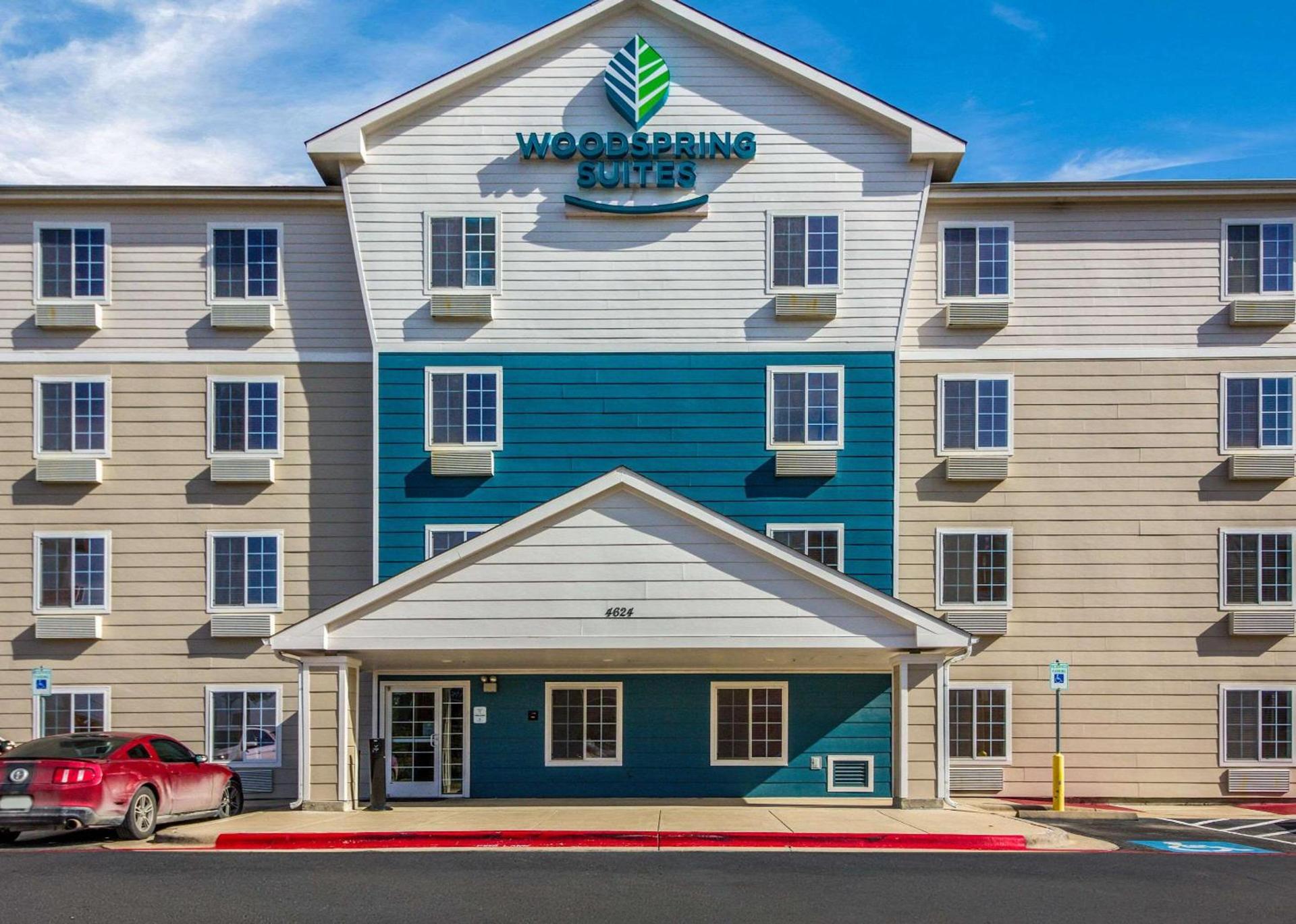 WoodSpring Suites Houston Baytown photo 4