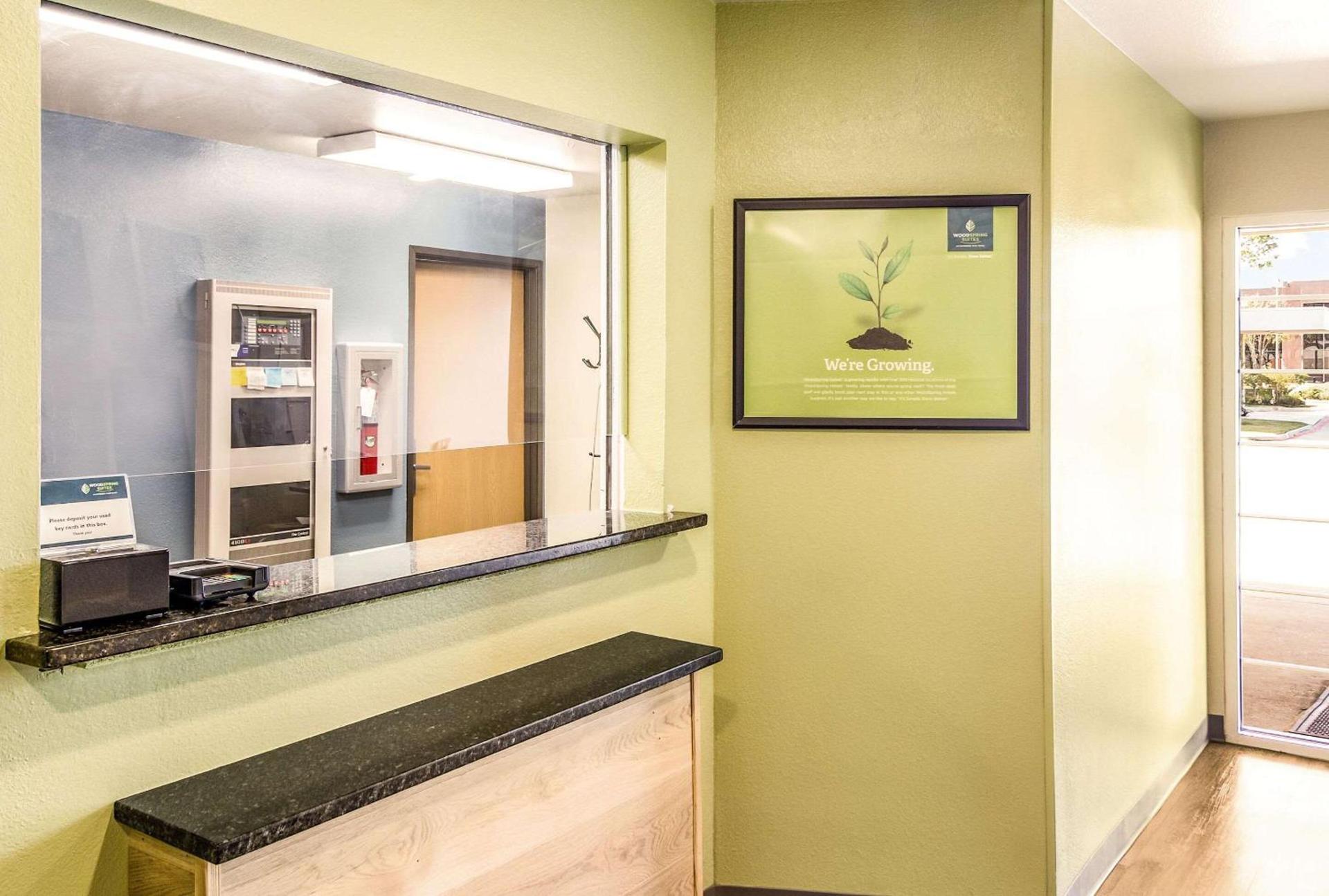 WoodSpring Suites Houston Baytown photo 5