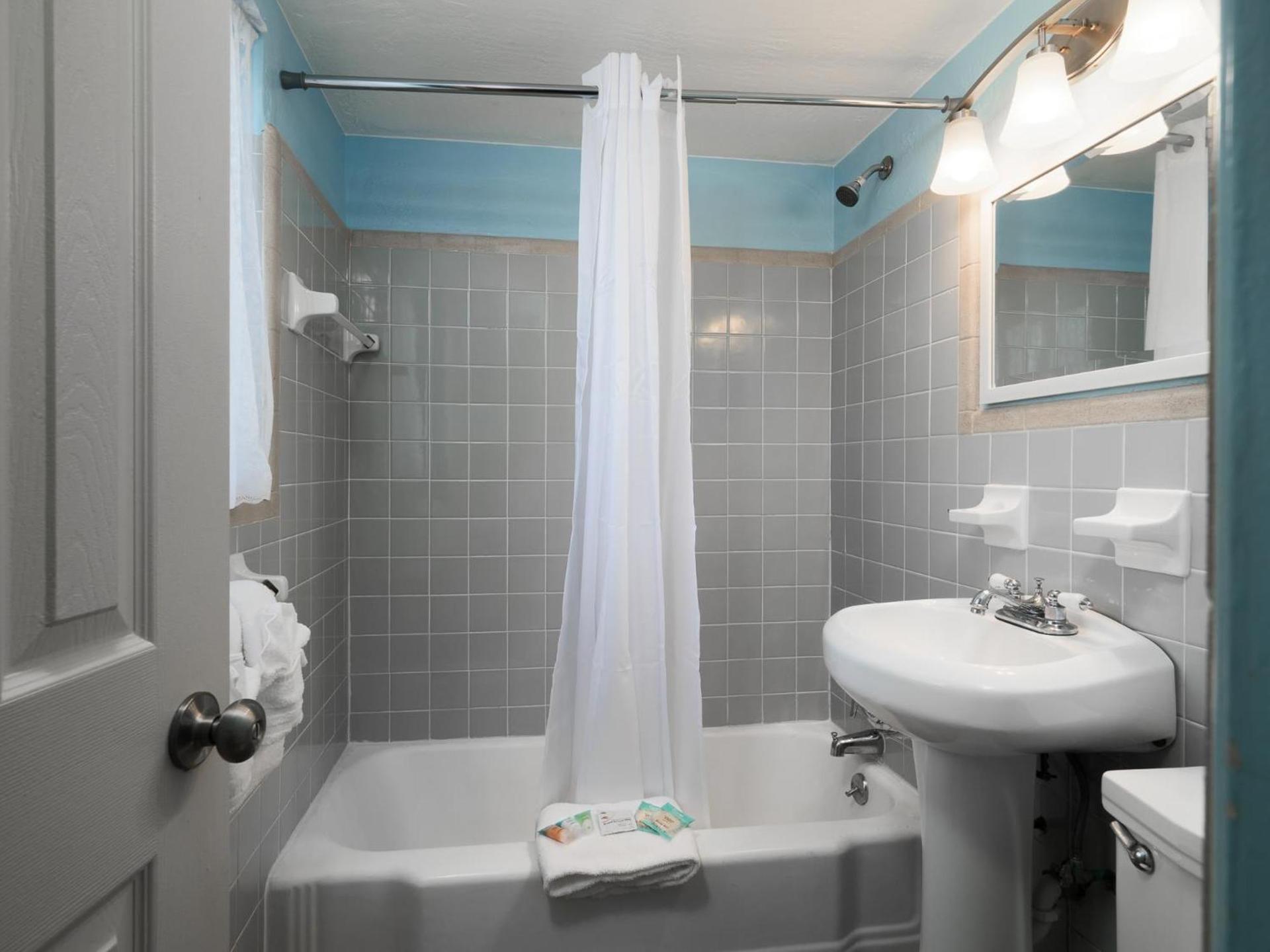 South Beach Inn - Cocoa Beach photo 12