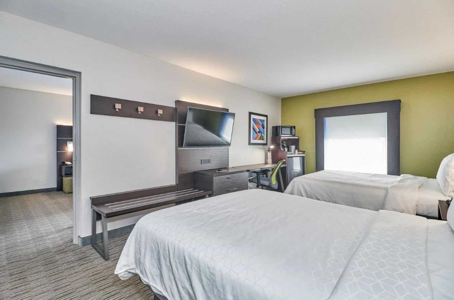 Holiday Inn Express Hotel & Suites Clearwater US 19 North by IHG photo 41