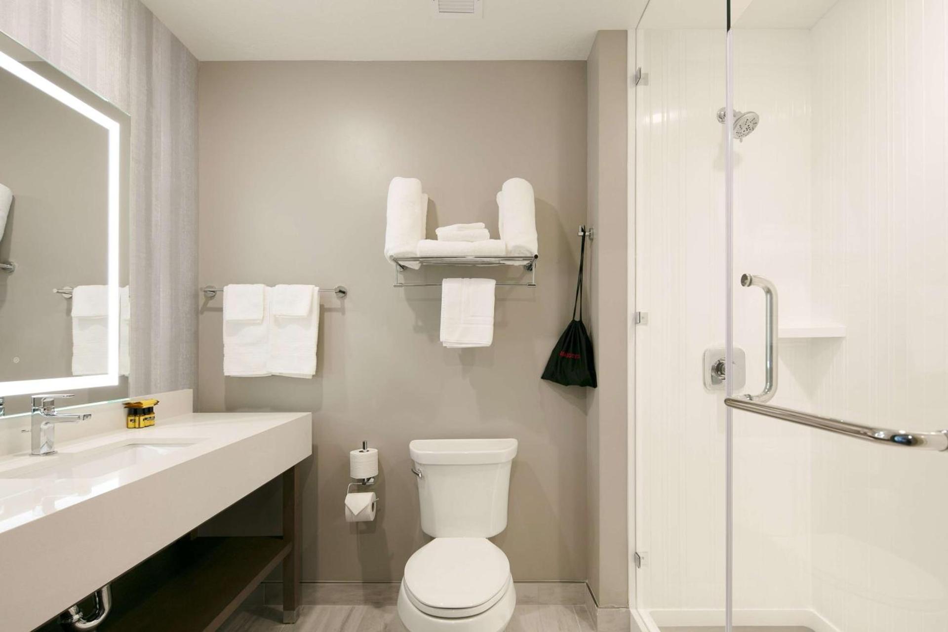 Best Western Plus Settlers Point photo 32