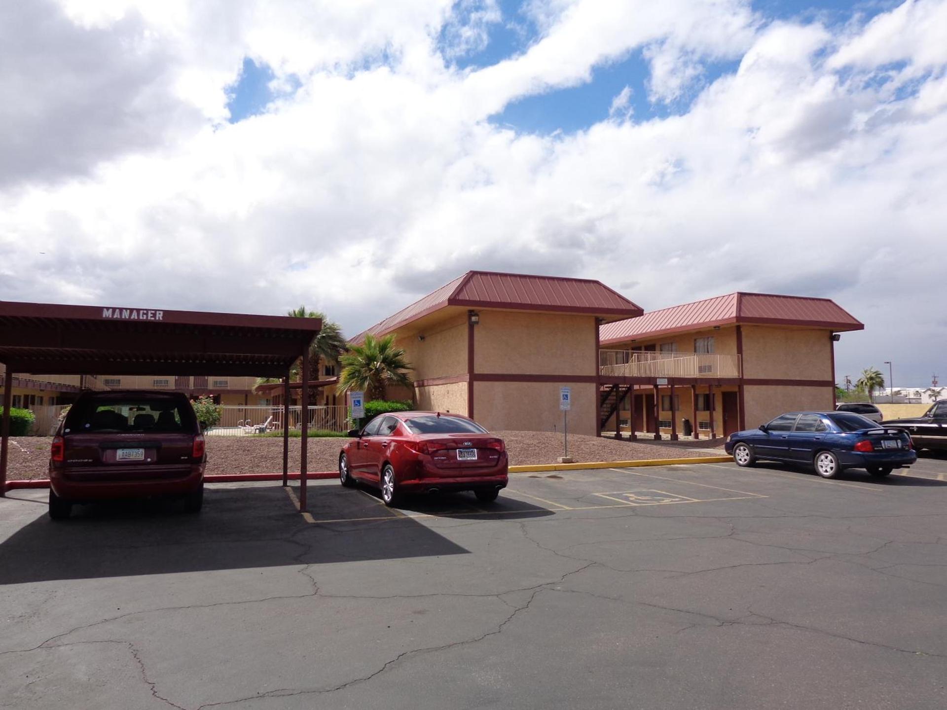 Knights Inn Phoenix at N Black Canyon Hwy photo 16