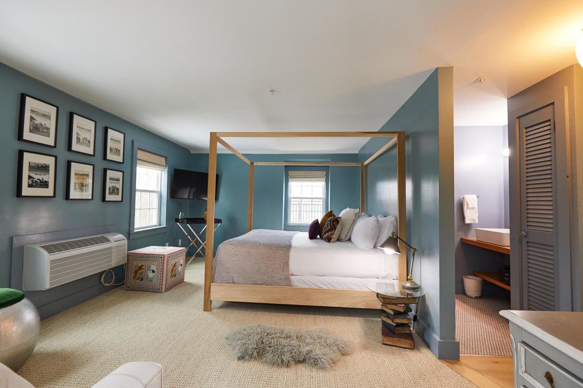 Shelter Harbor Inn photo 22