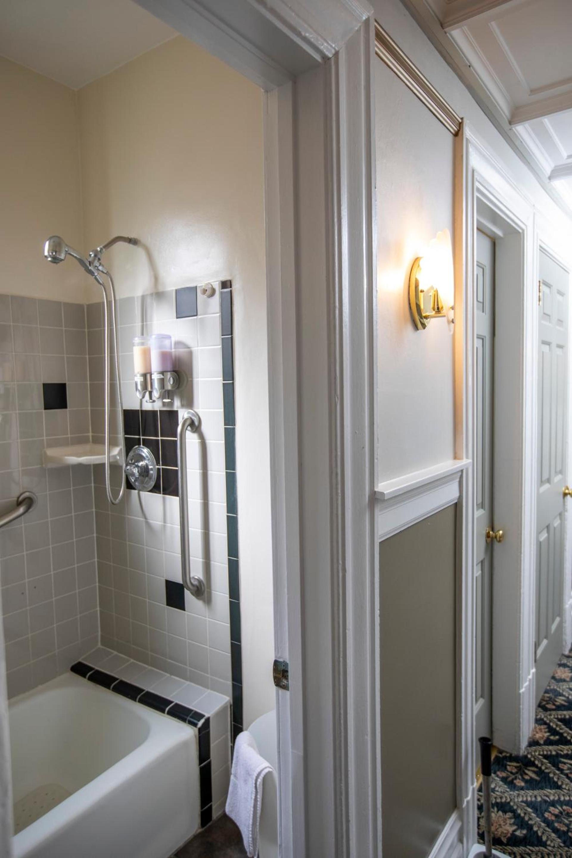 Hayes Valley Inn photo 18