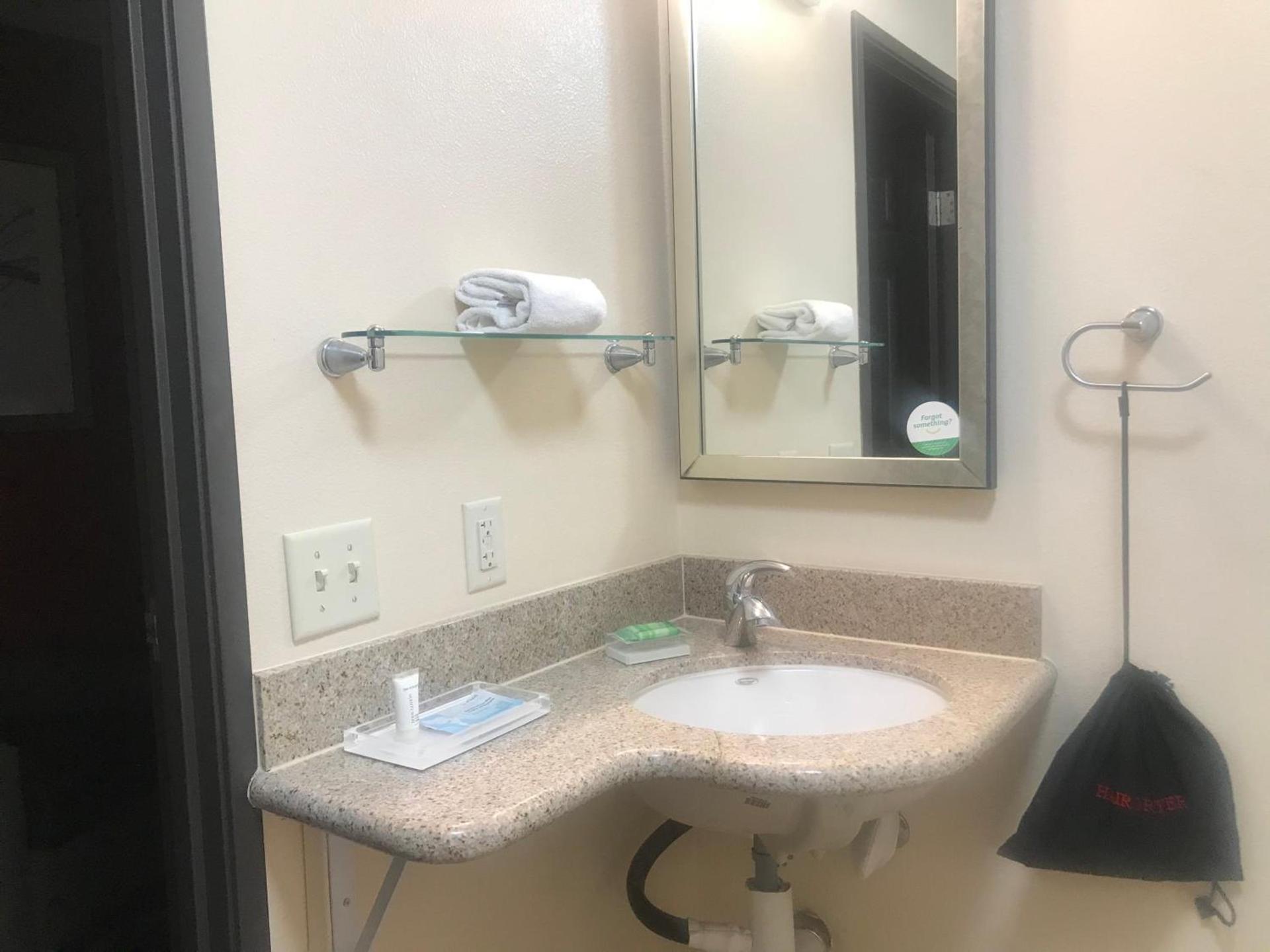 Holiday Inn Oceanside Marina Camp Pendleton by IHG photo 30