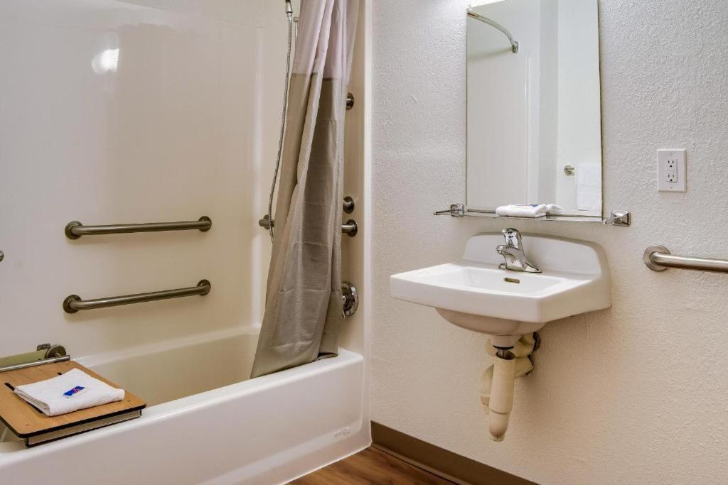 Motel 6-Kelso, WA - Mt. St. Helens photo 46