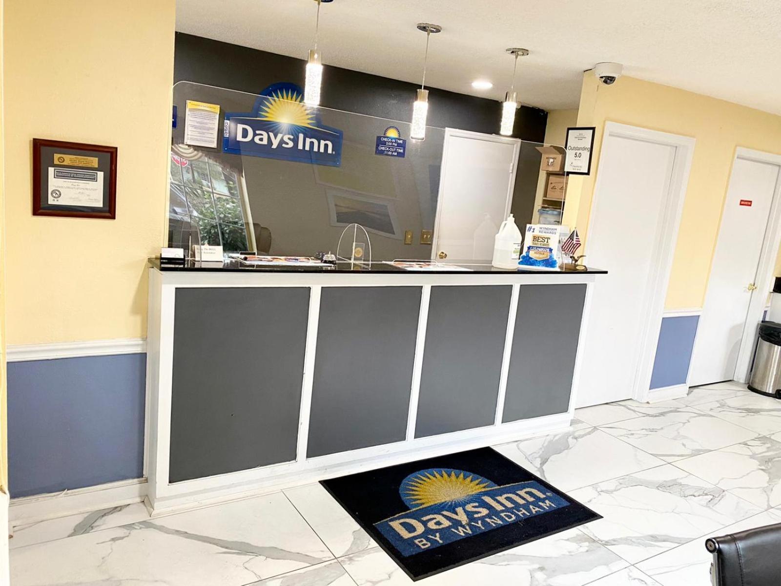 Days Inn by Wyndham Barnwell photo 50