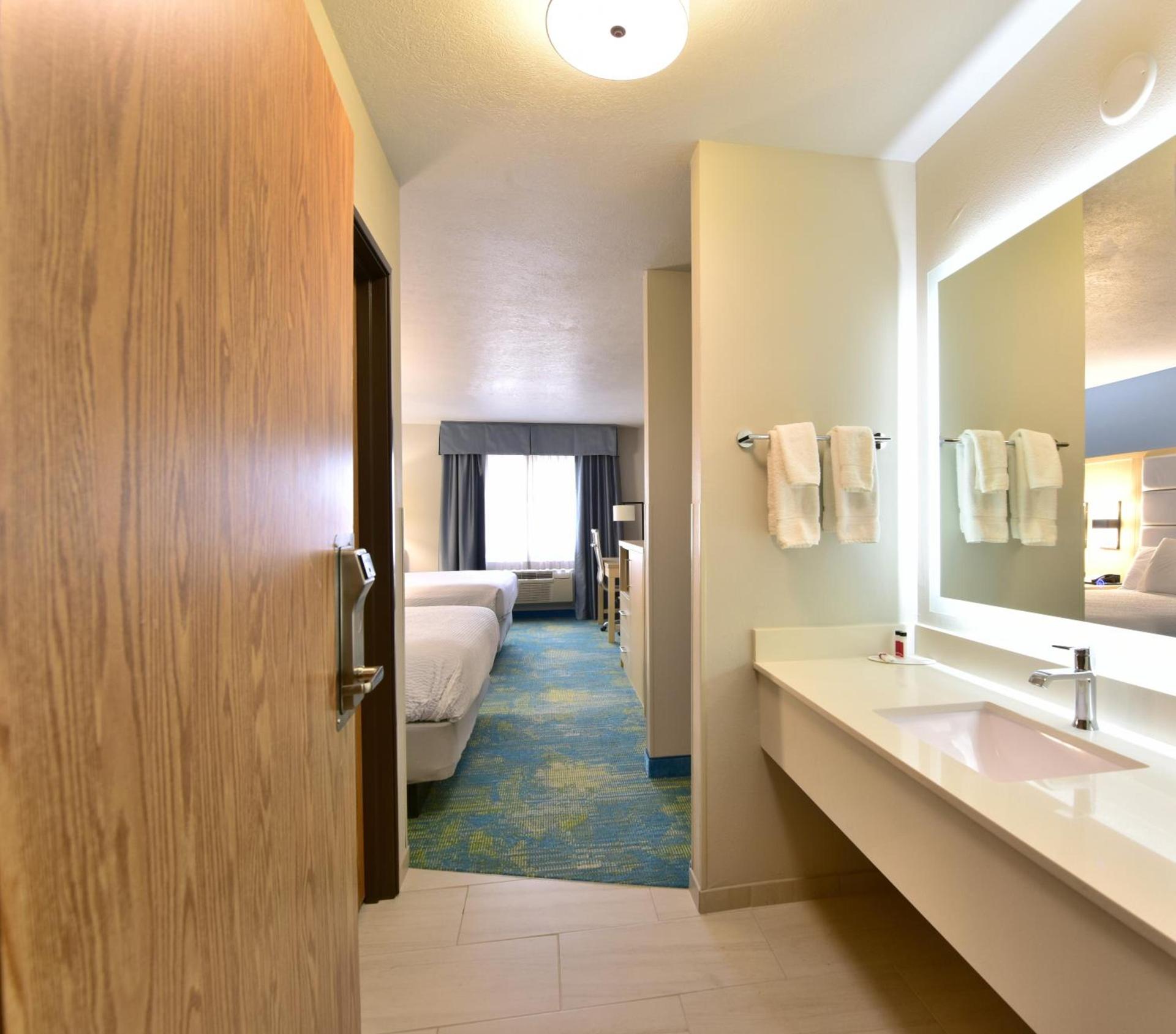 Days Inn by Wyndham Springville photo 36