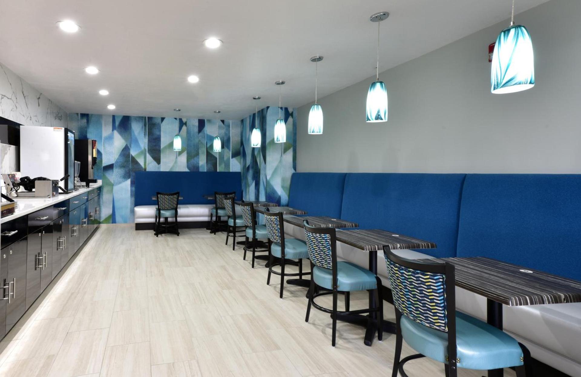 Days Inn by Wyndham Springville photo 40