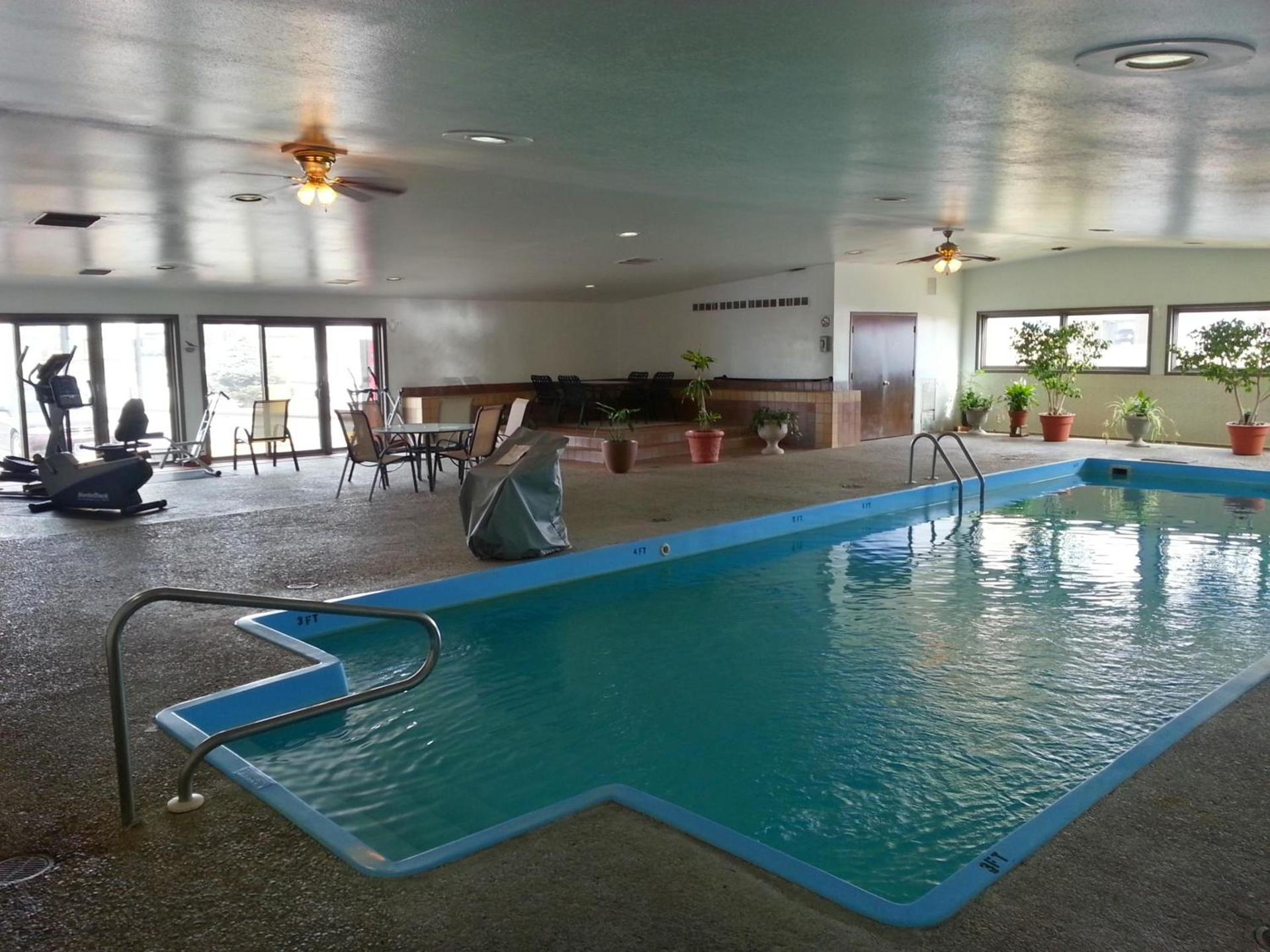 Super 8 by Wyndham Cut Bank photo 4