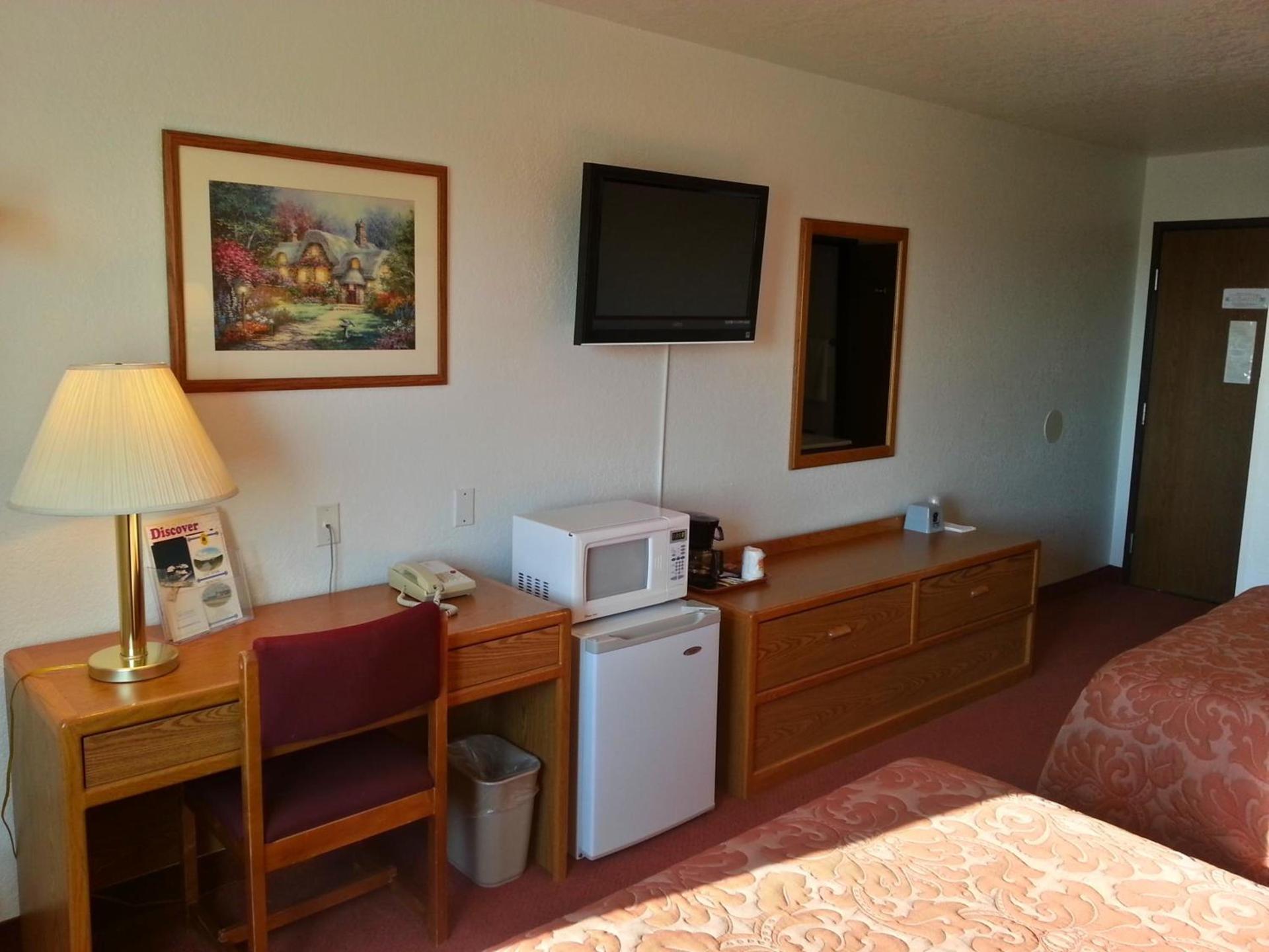 Super 8 by Wyndham Cut Bank photo 32