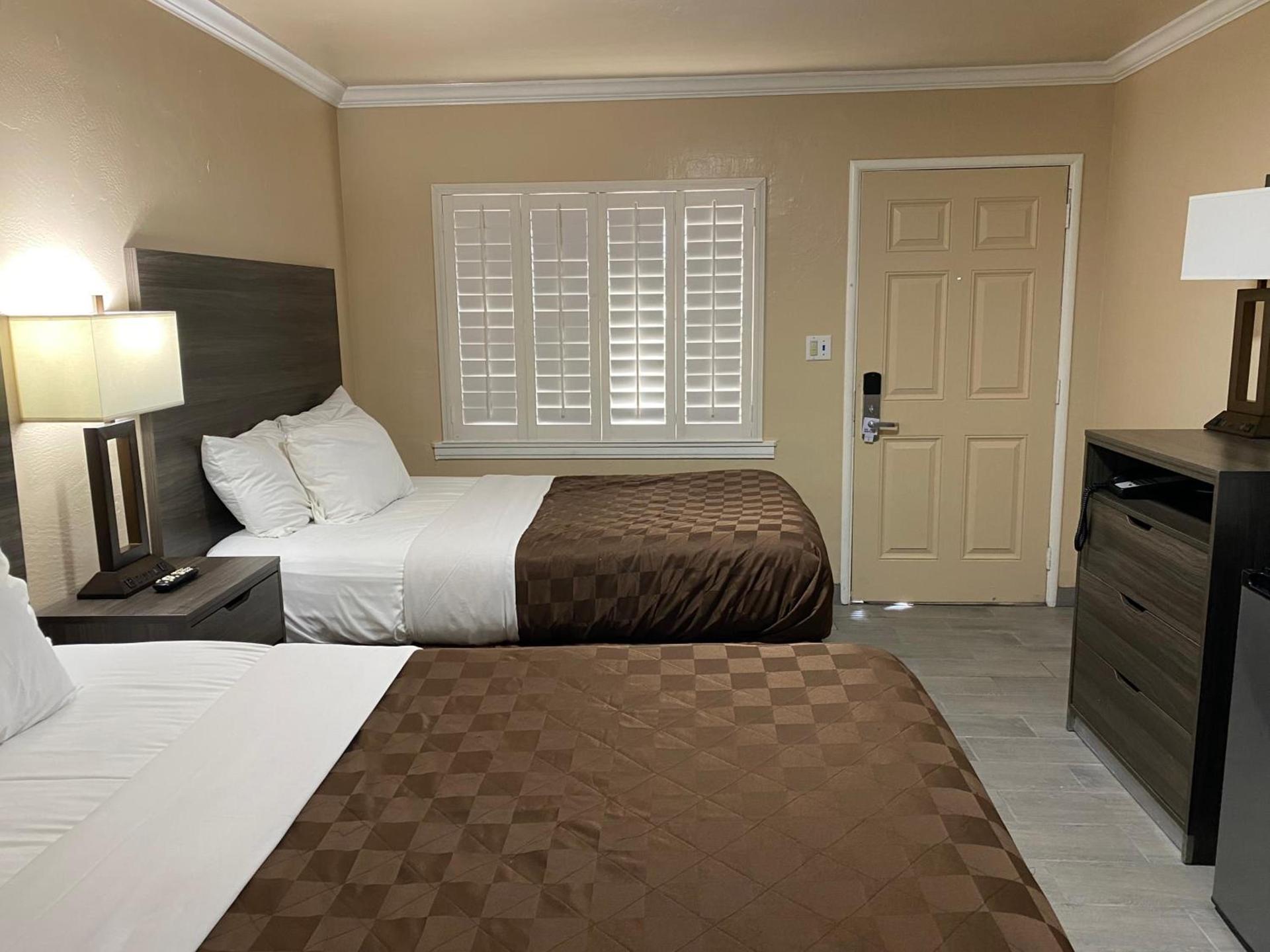 Holland Inn & Suites photo 16
