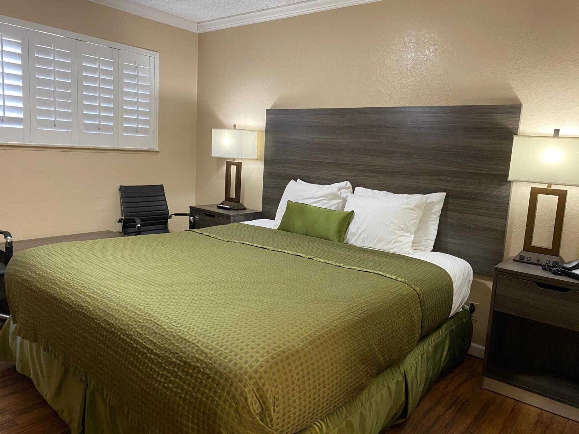 Holland Inn & Suites photo 21