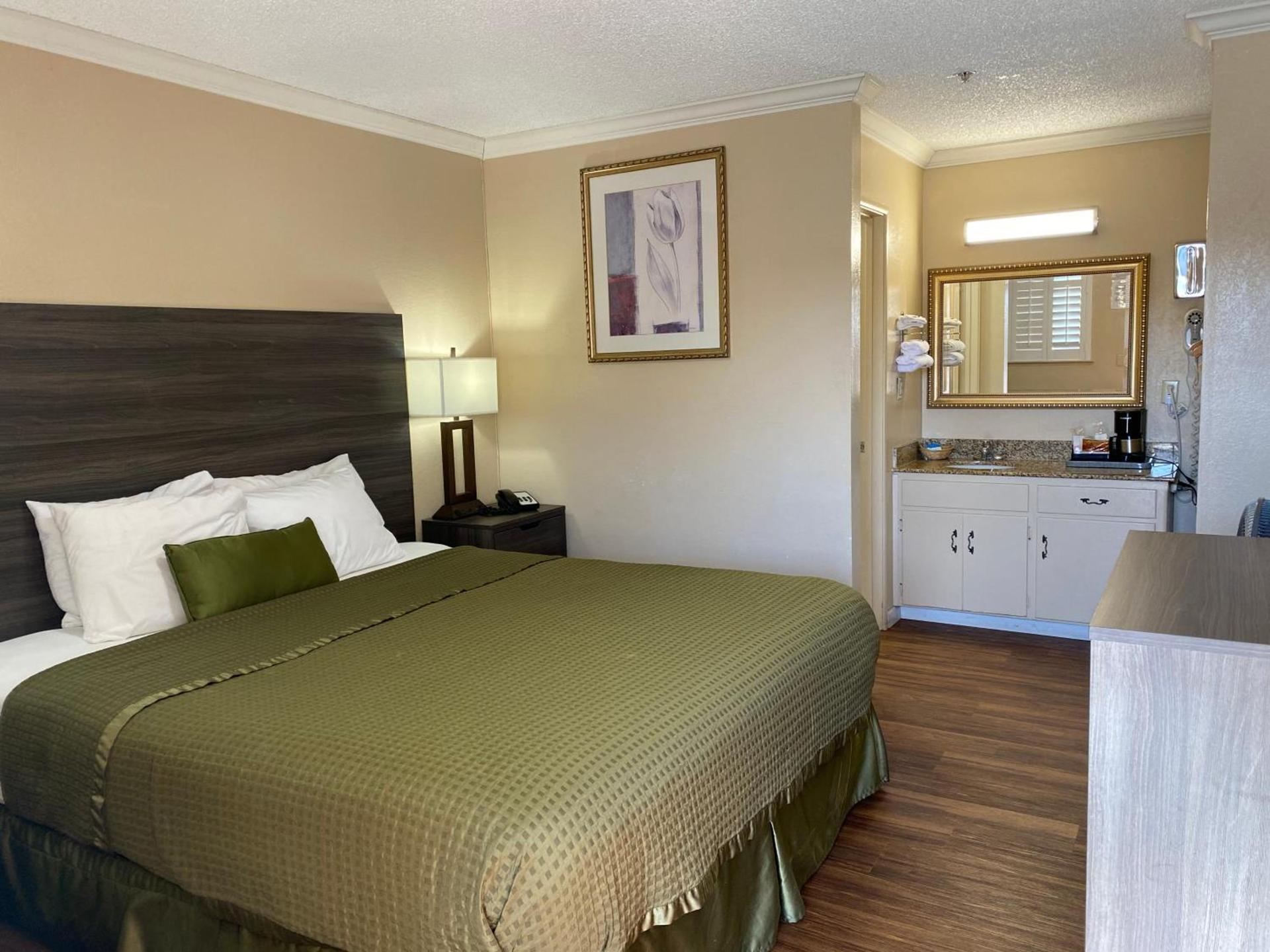 Holland Inn & Suites photo 2