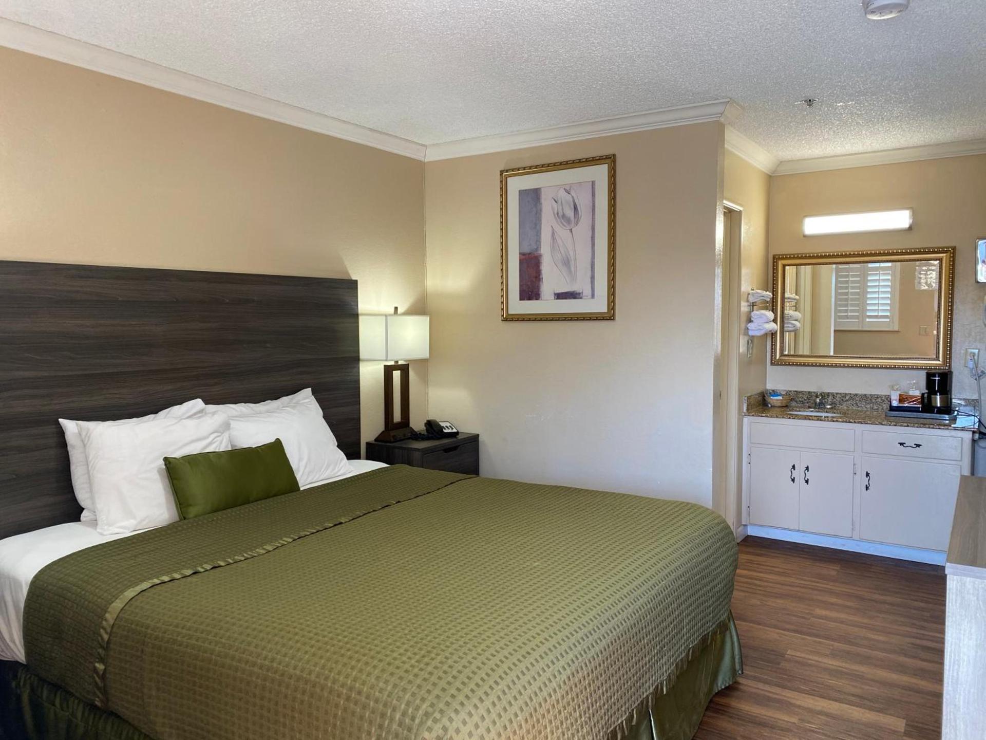 Holland Inn & Suites photo 23