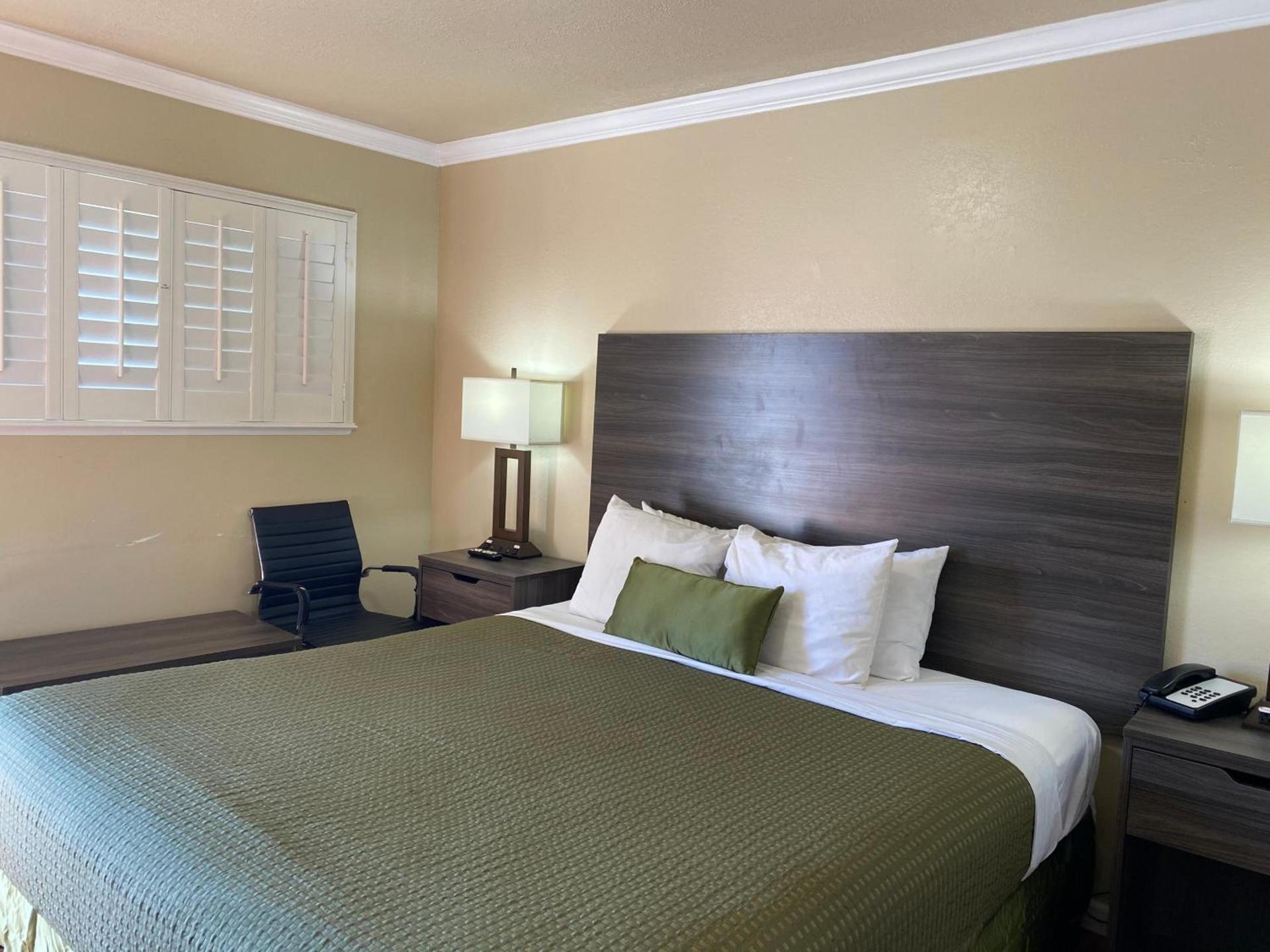 Holland Inn & Suites photo 27
