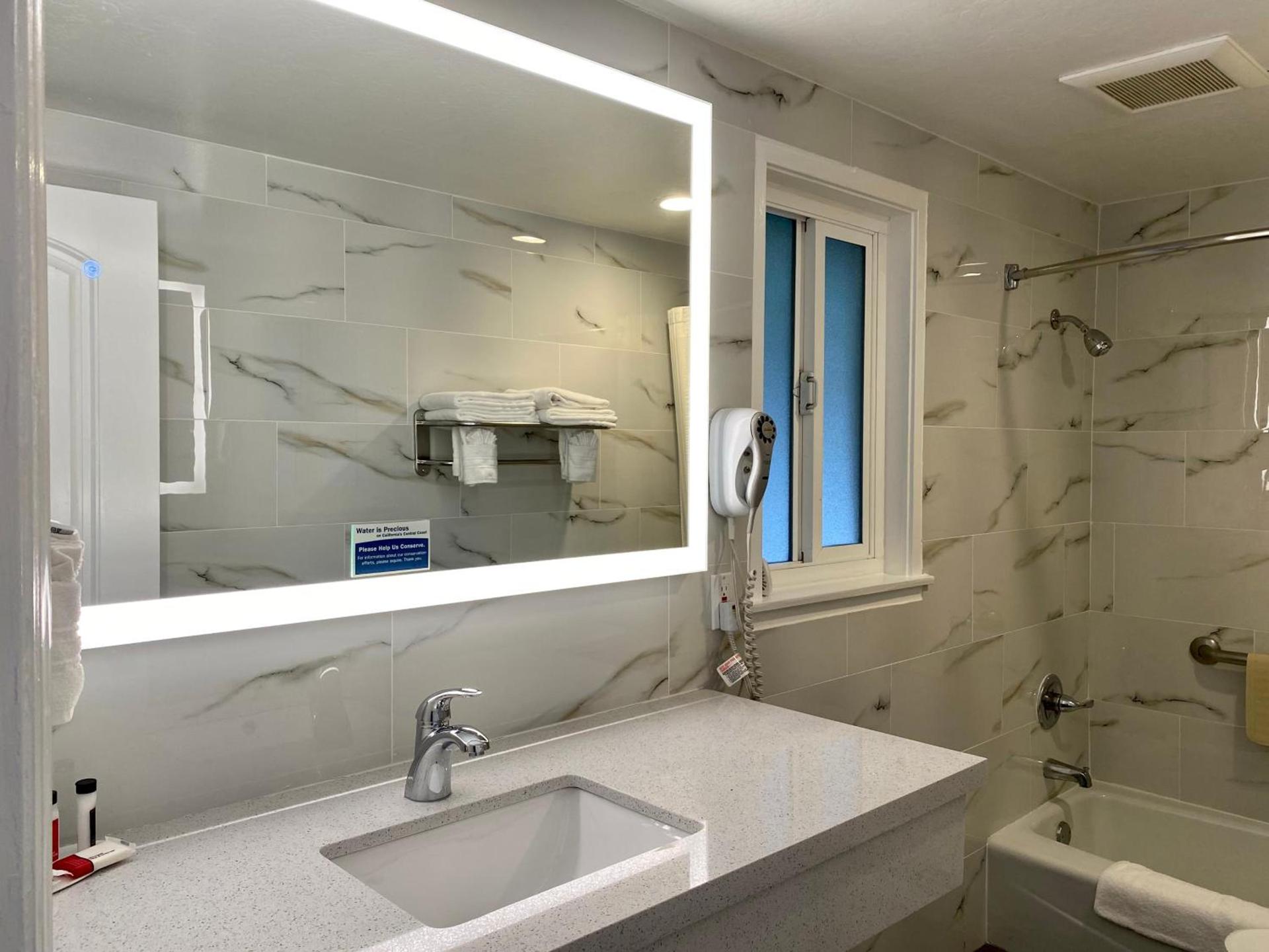 Aura Inn Monterey photo 51