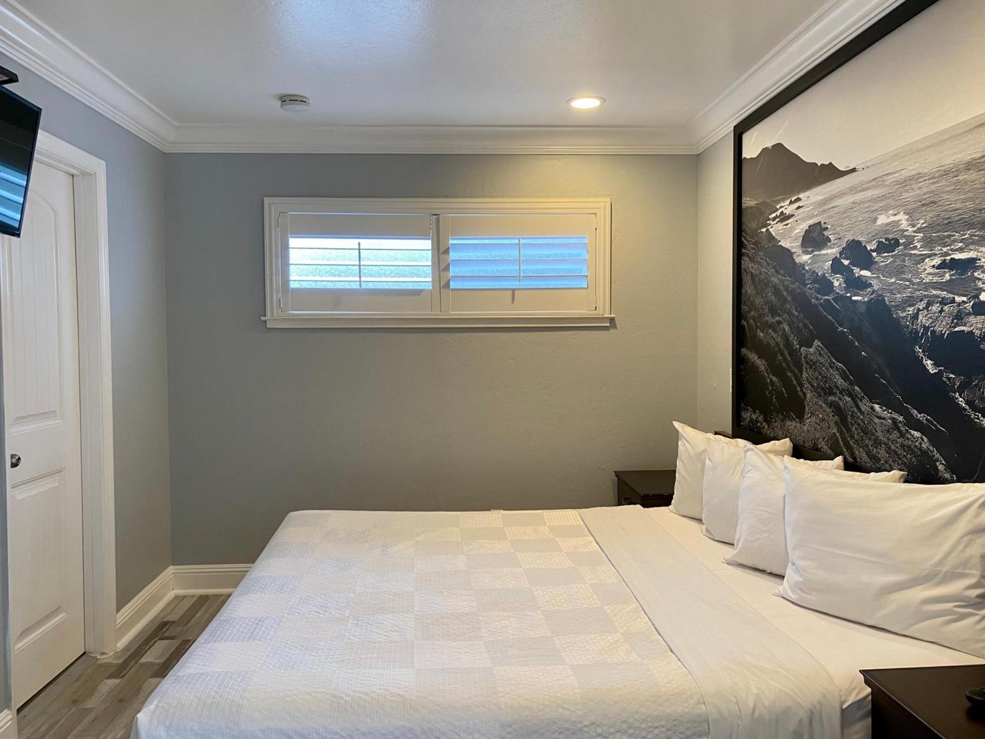 Aura Inn Monterey photo 56