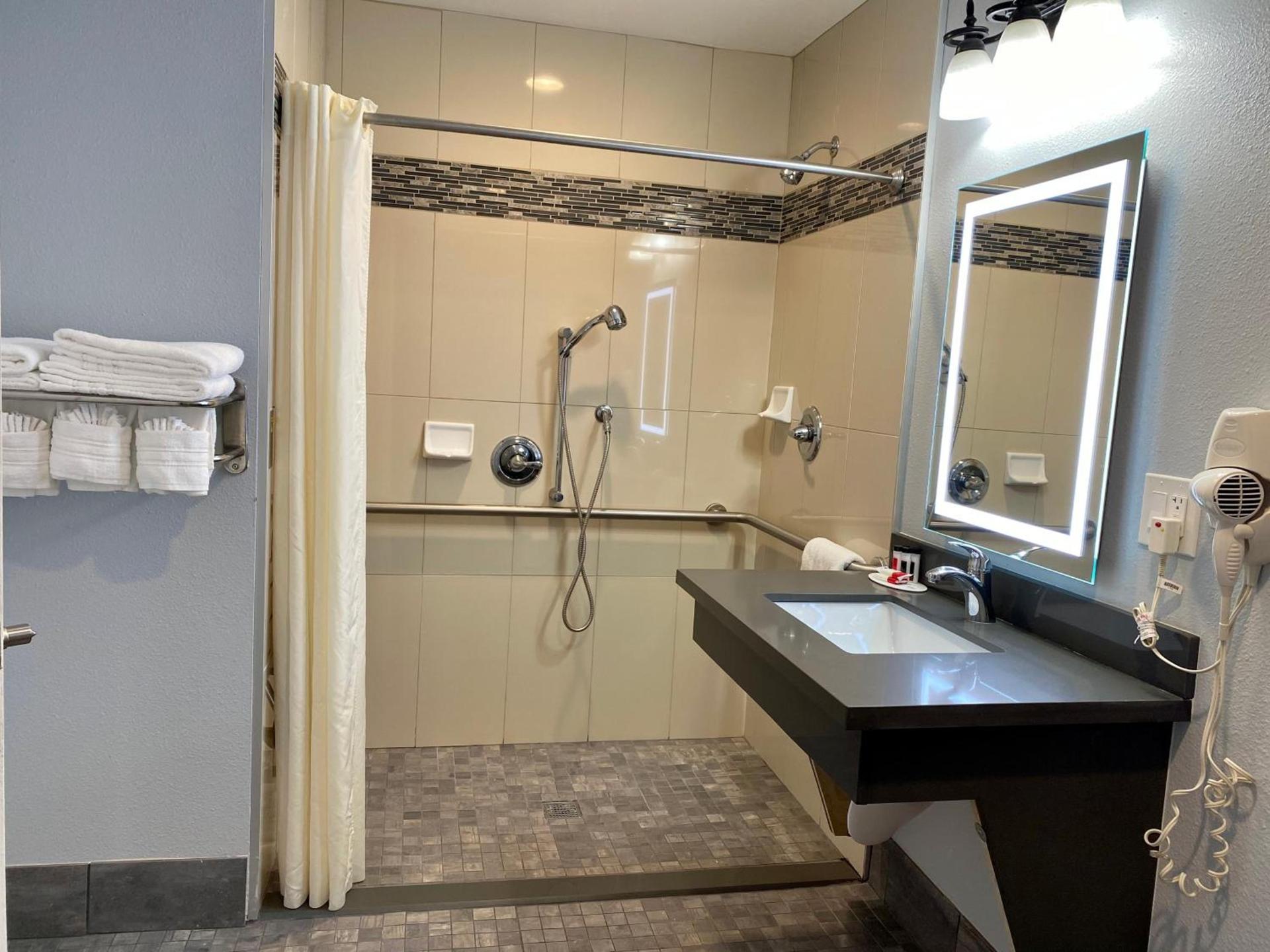 Aura Inn Monterey photo 61