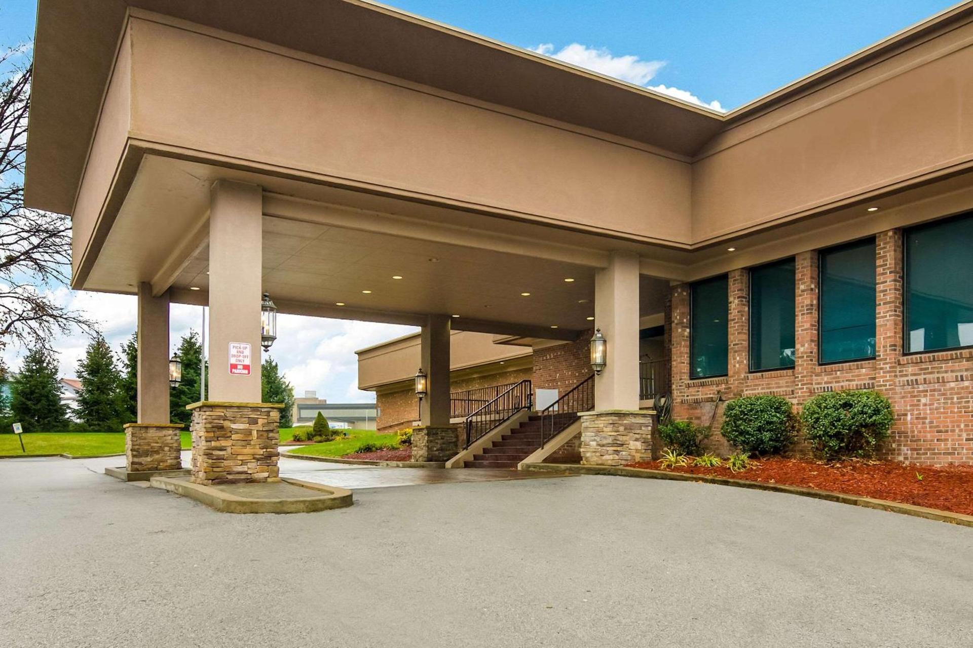 Comfort Inn & Suites Pittsburgh Fox Chapel photo 2