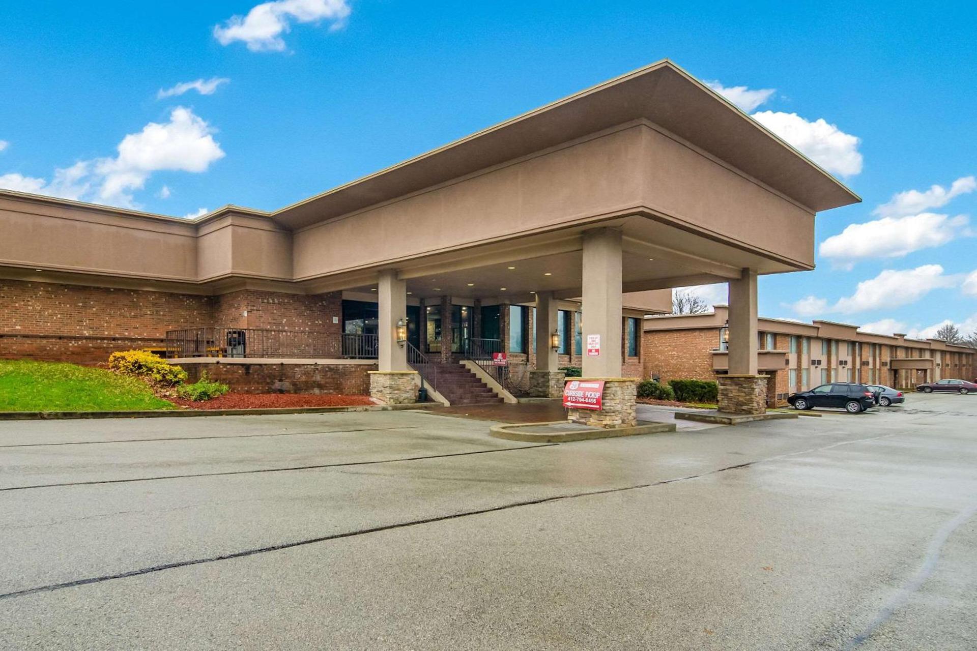 Comfort Inn & Suites Pittsburgh Fox Chapel photo 1