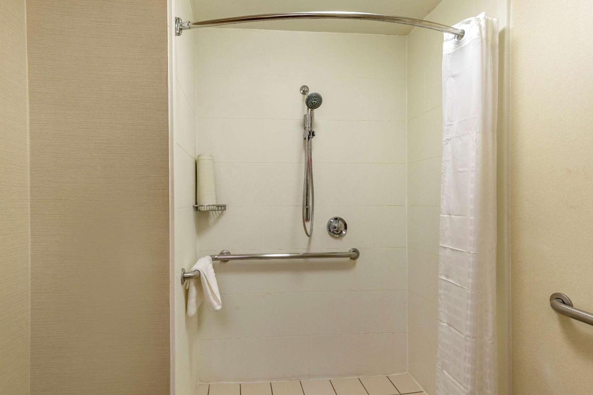 Comfort Suites Manassas Battlefield Park photo 11