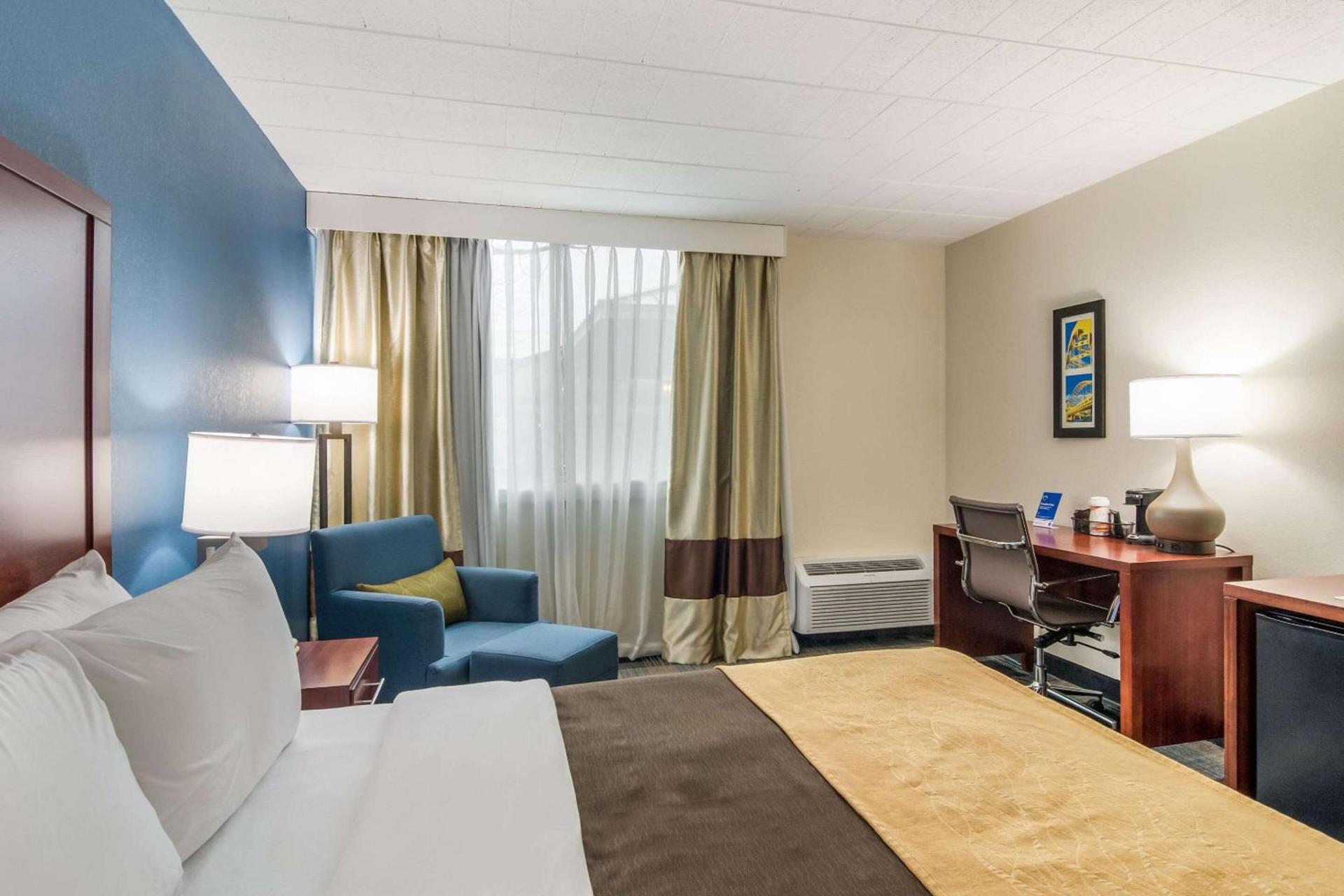 Comfort Inn & Suites Pittsburgh Fox Chapel photo 11