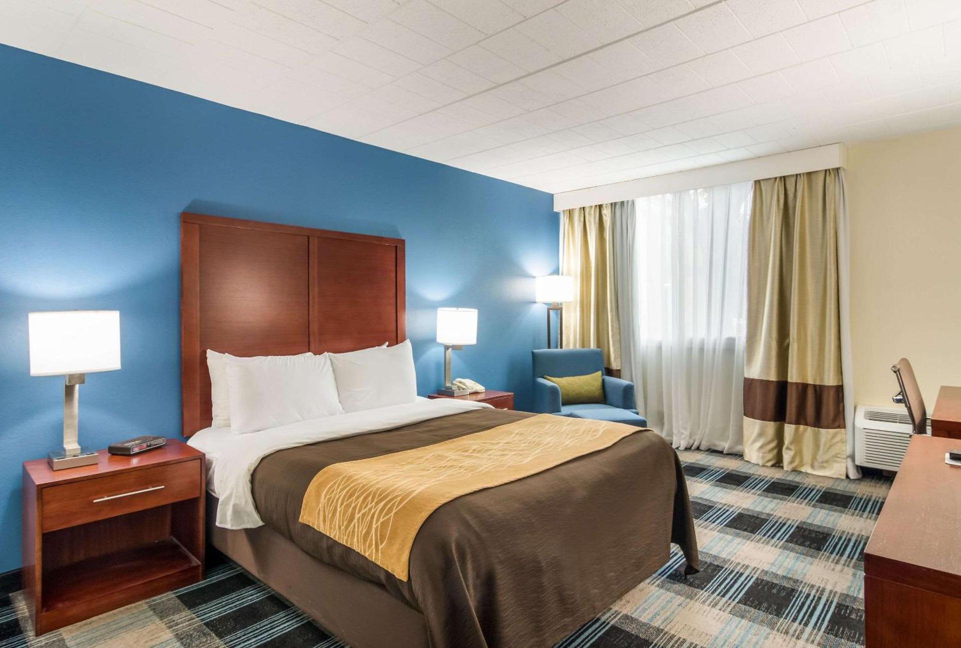 Comfort Inn & Suites Pittsburgh Fox Chapel photo 12