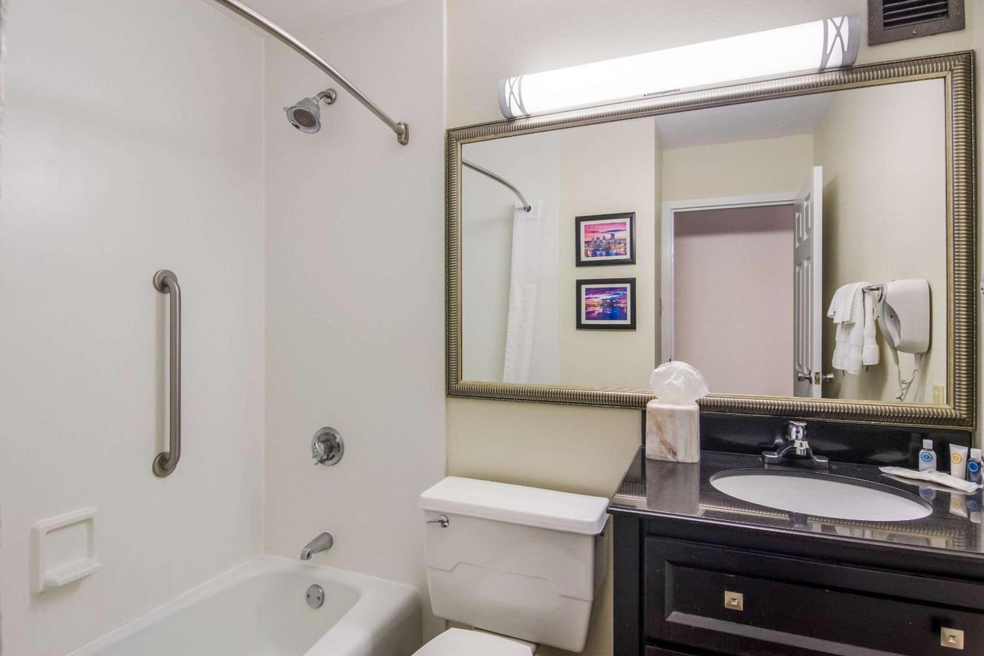 Comfort Inn & Suites Pittsburgh Fox Chapel photo 17