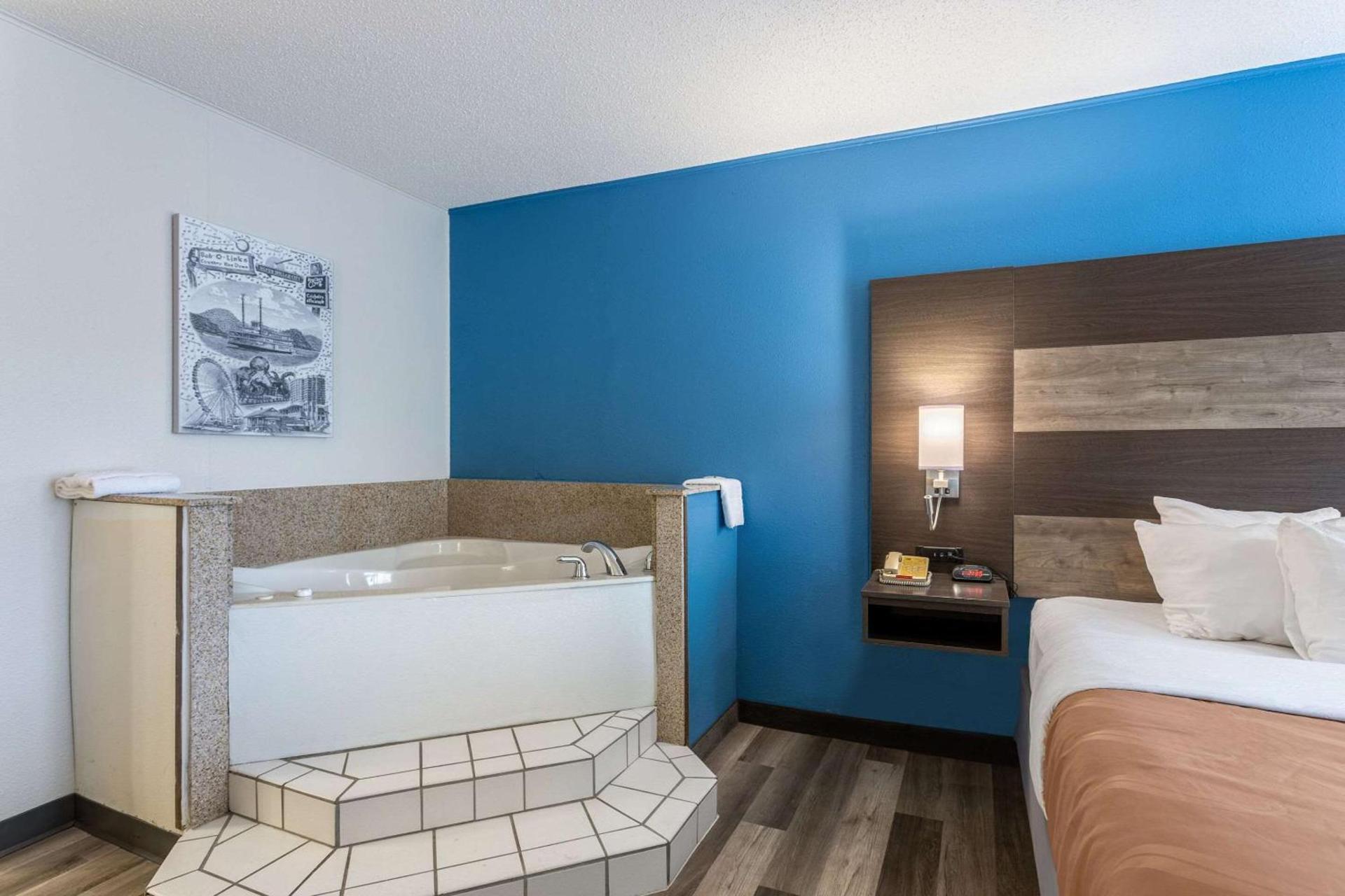 Quality Inn Branson On the Strip photo 29