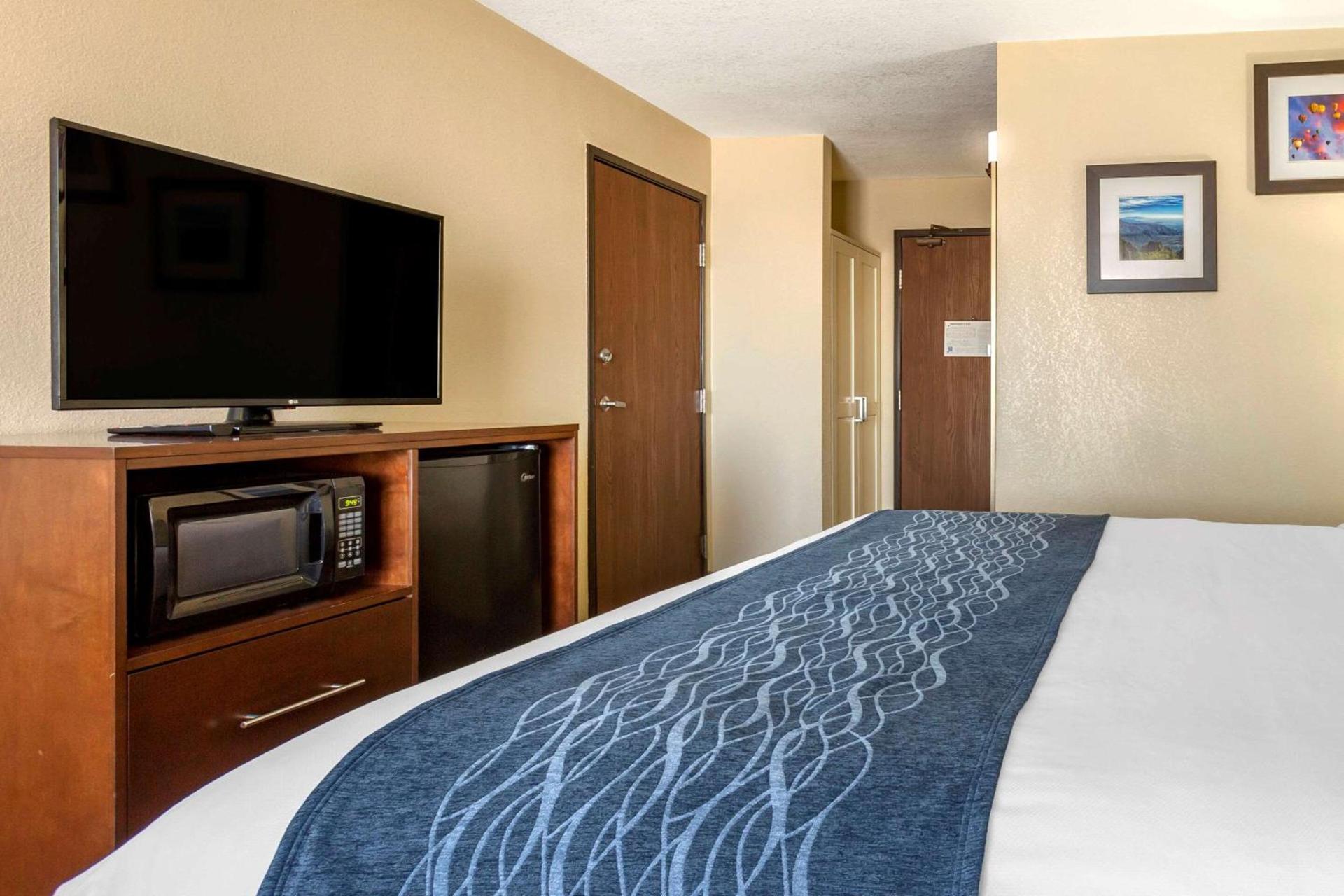 Comfort Inn & Suites Alameda at Albuquerque Balloon Fiesta Park photo 7