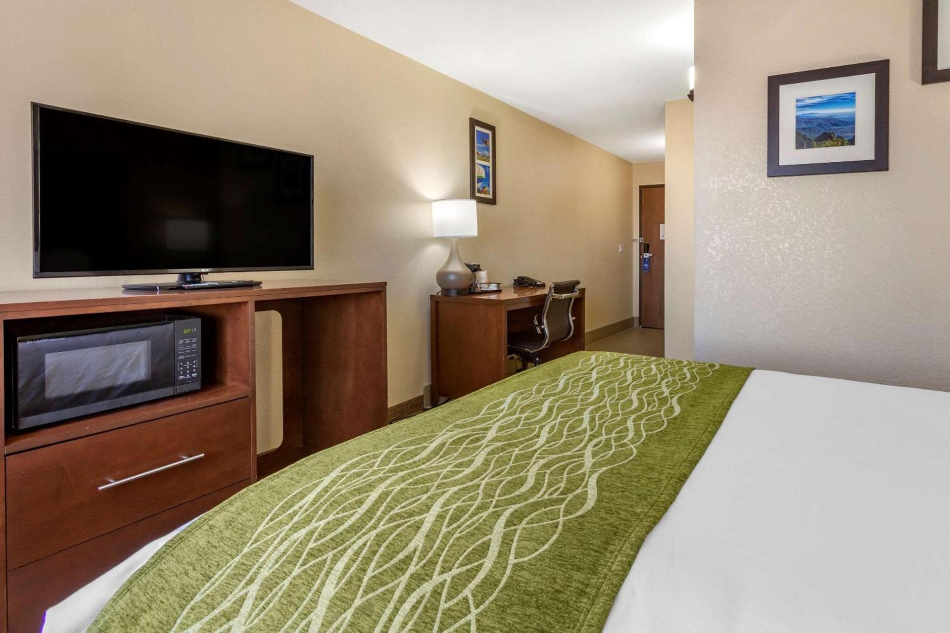 Comfort Inn & Suites Alameda at Albuquerque Balloon Fiesta Park photo 13