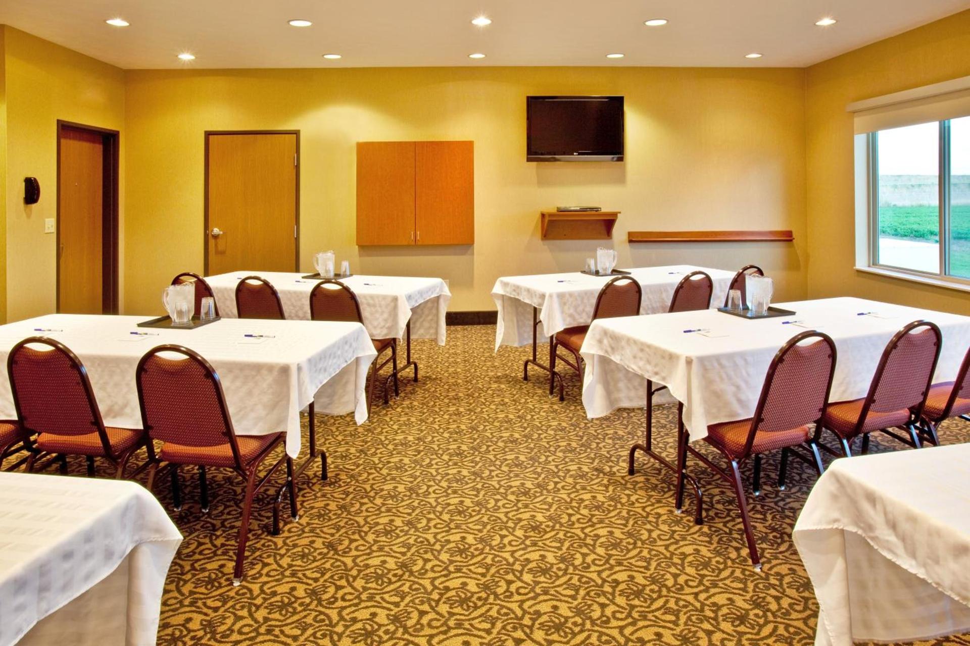 Holiday Inn Express Hotel & Suites Sheldon by IHG photo 34