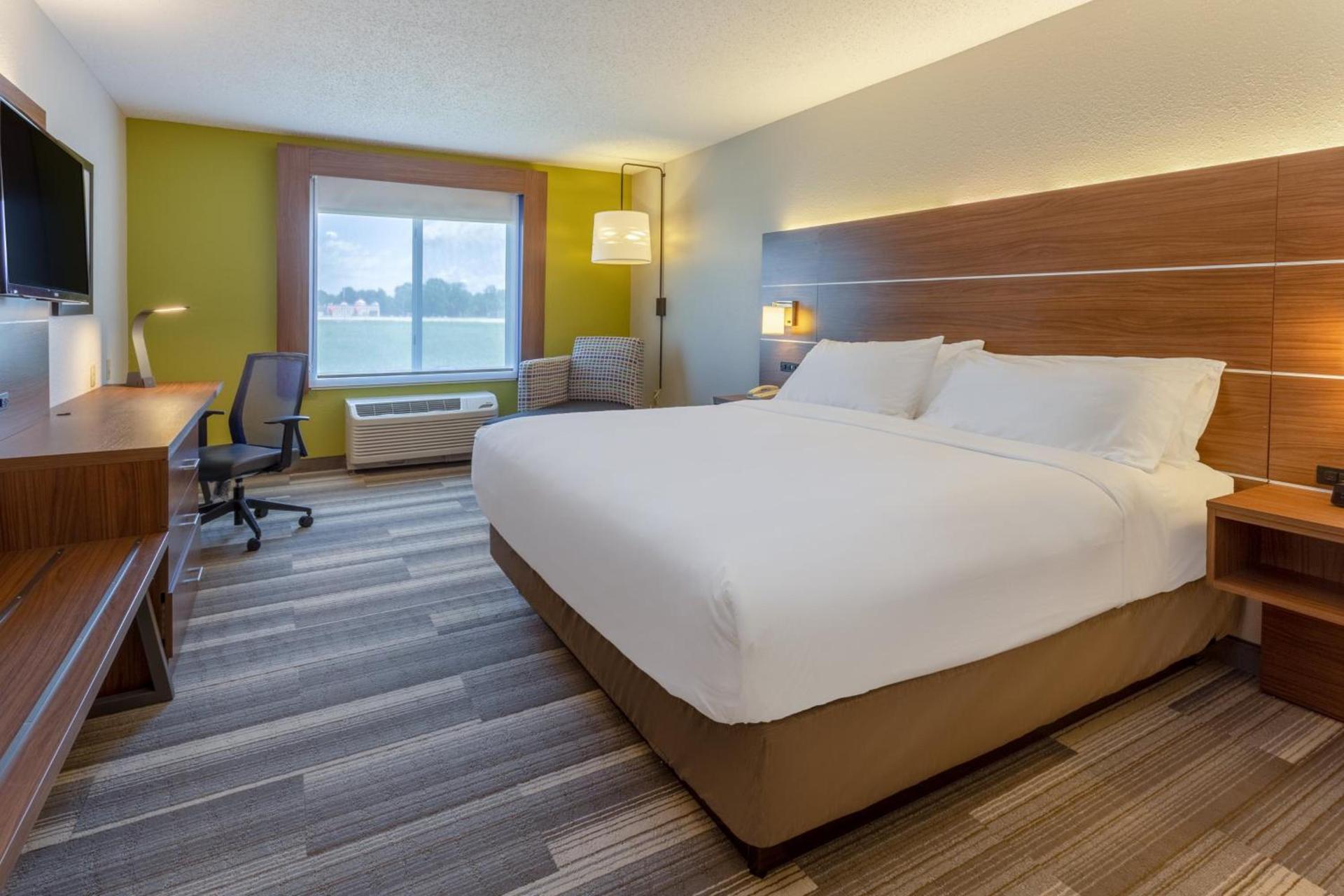 Holiday Inn Express & Suites Vandalia by IHG photo 34