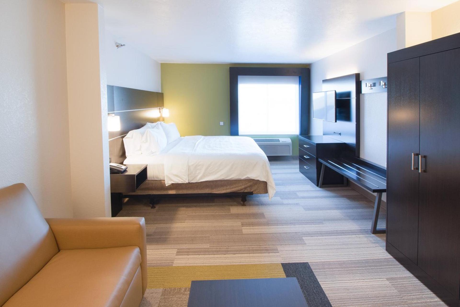 Holiday Inn Express & Suites - Worthington by IHG photo 47