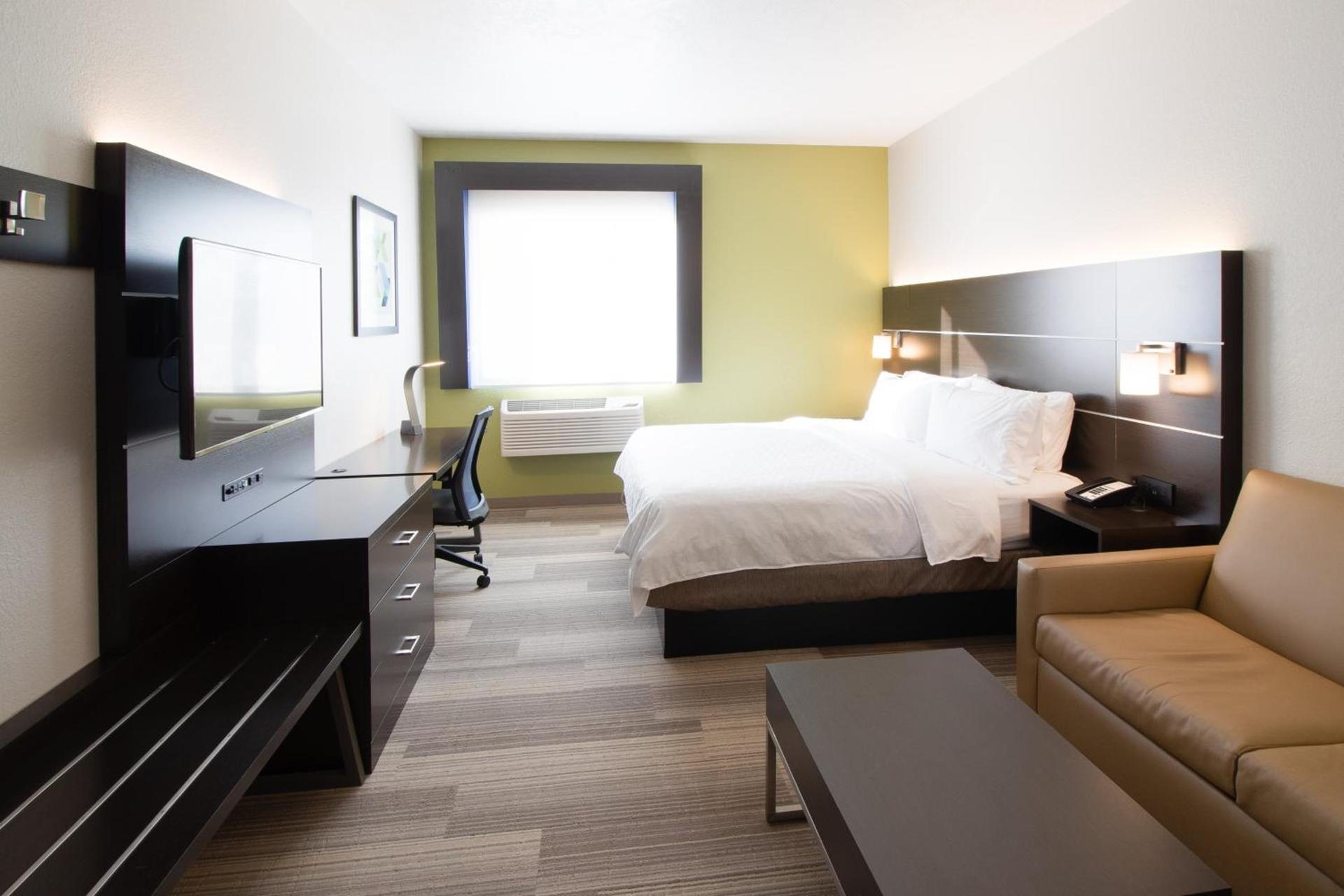 Holiday Inn Express & Suites - Worthington by IHG photo 42
