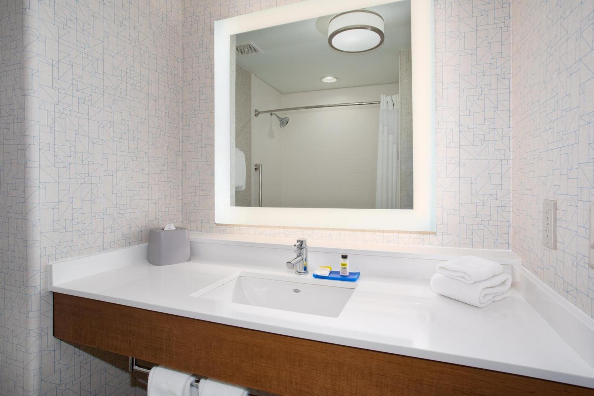 Holiday Inn Express & Suites Phoenix Glendale Dist by IHG photo 45