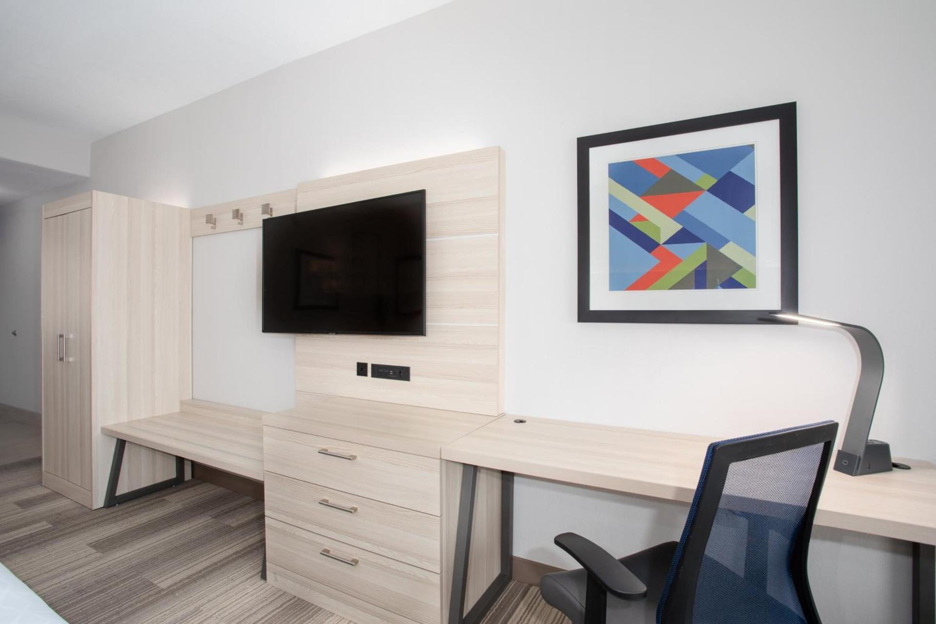 Holiday Inn Express & Suites Phoenix Glendale Dist by IHG photo 56