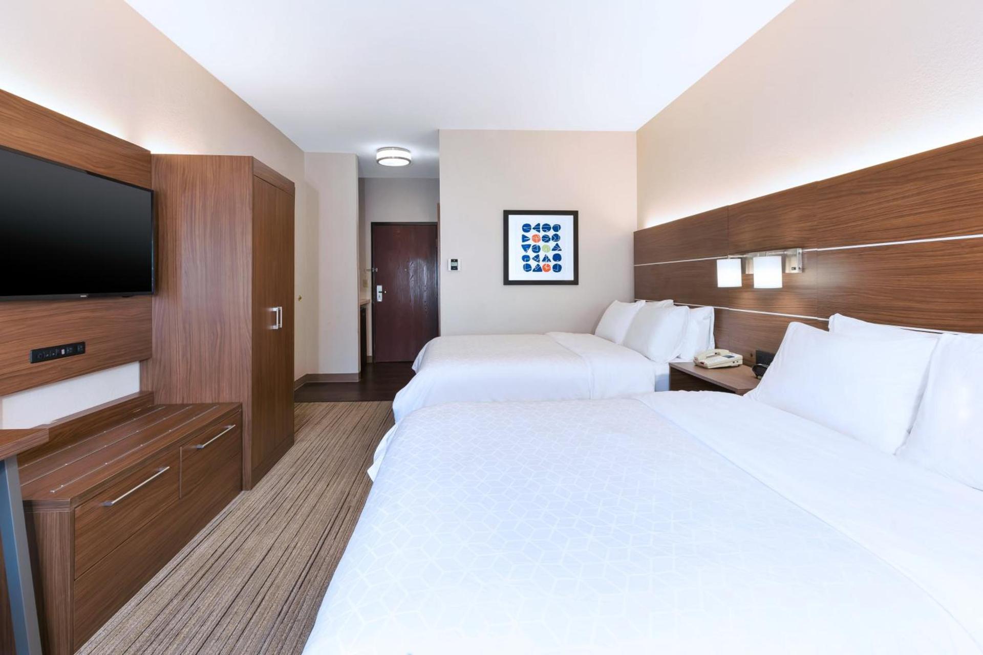 Holiday Inn Express and Suites Three Rivers by IHG photo 21