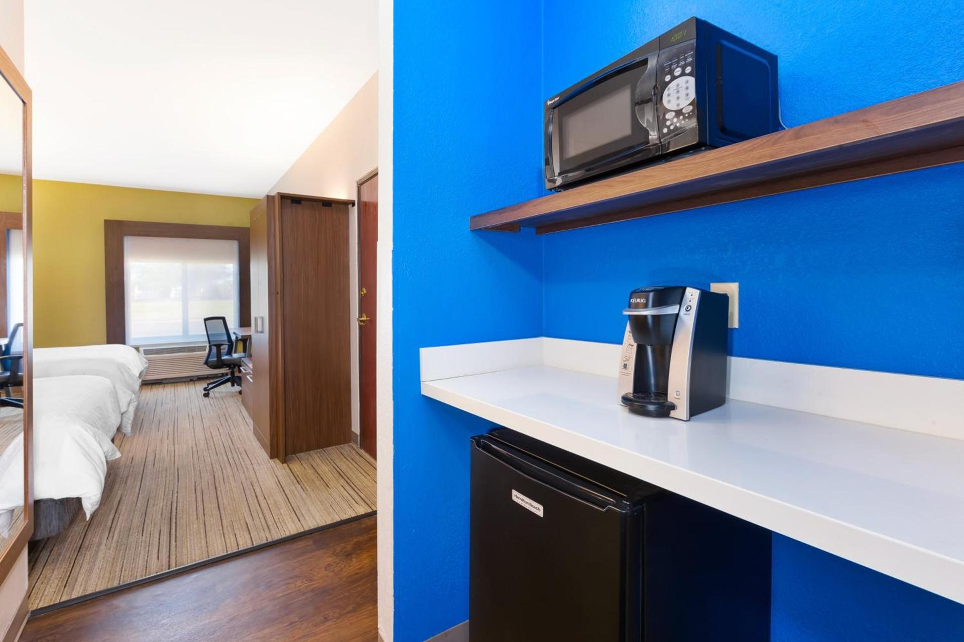 Holiday Inn Express and Suites Three Rivers by IHG photo 20