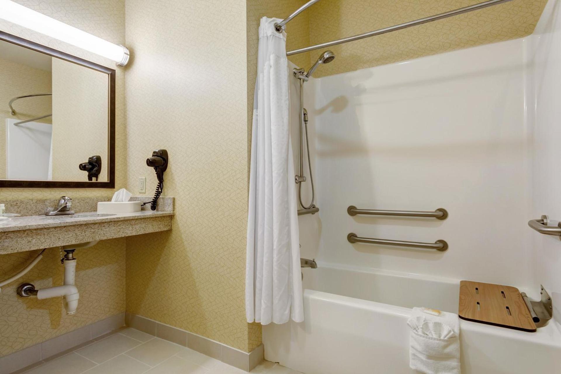 Holiday Inn Poplar Bluff by IHG photo 40
