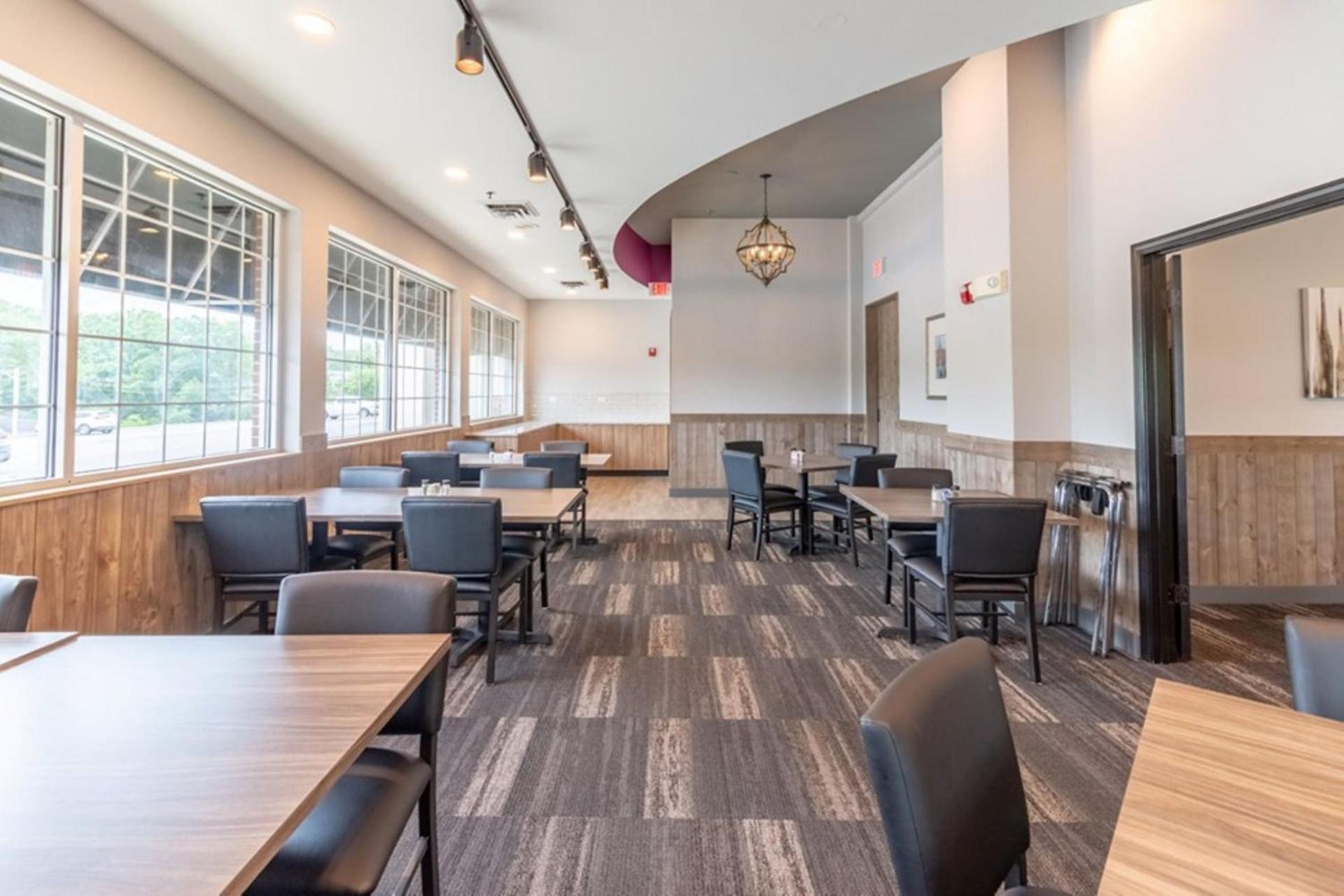 Holiday Inn Poplar Bluff by IHG photo 49