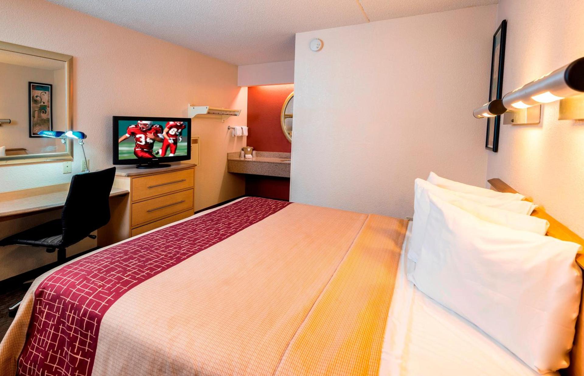 Red Roof Inn Buffalo - Hamburg/ I-90 photo 11