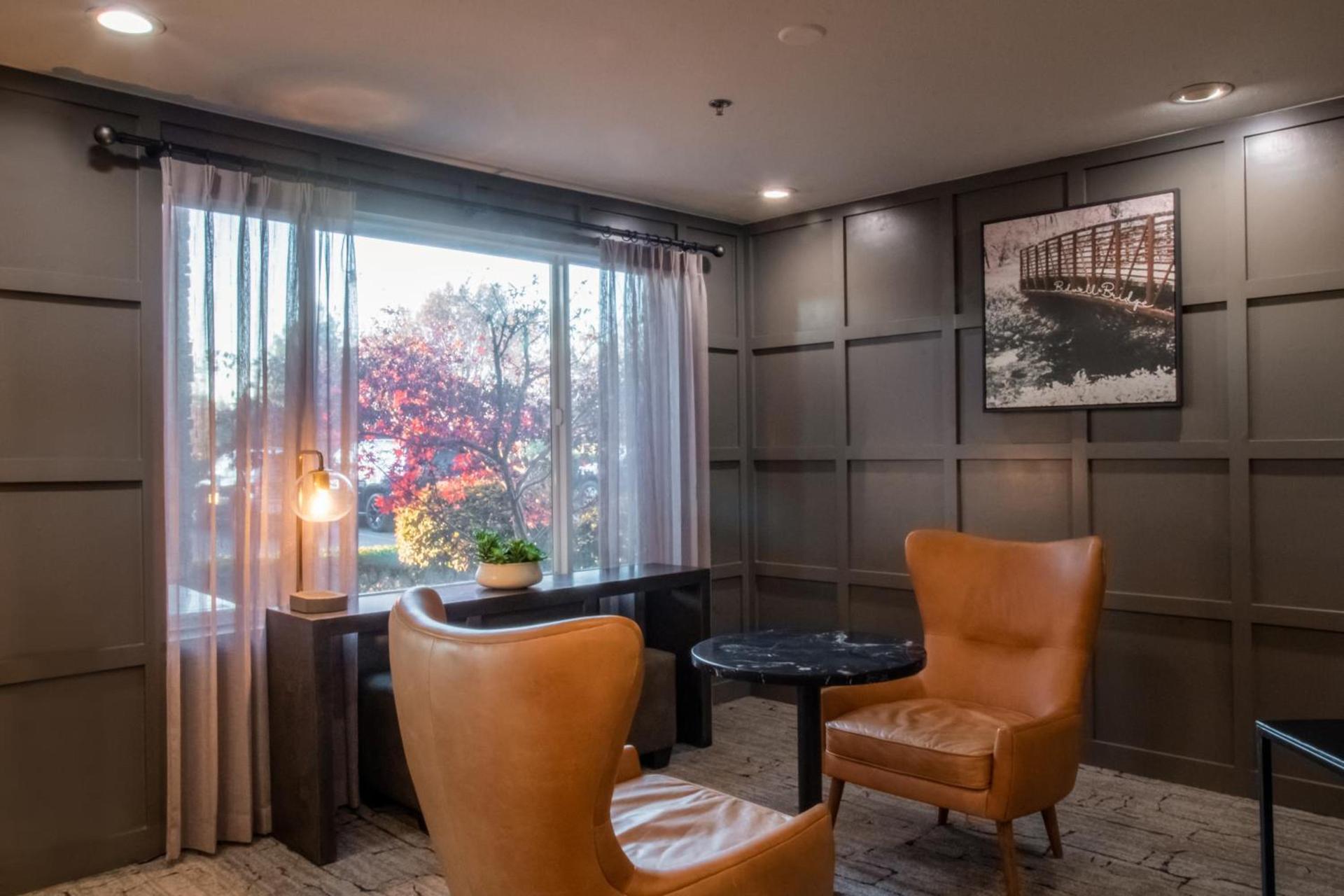 Oxford Suites Chico photo 8