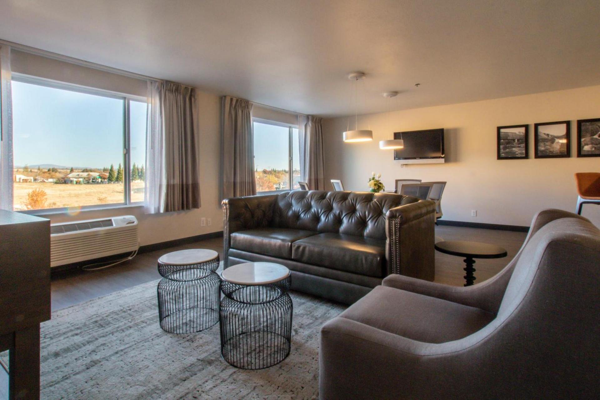 Oxford Suites Chico photo 16