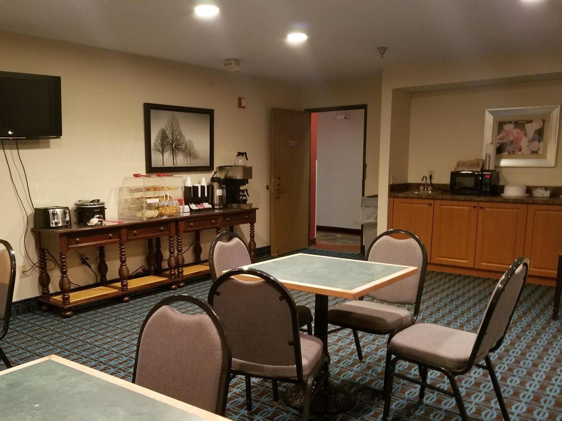 Country Hearth Inn & Suites - Kenton photo 28