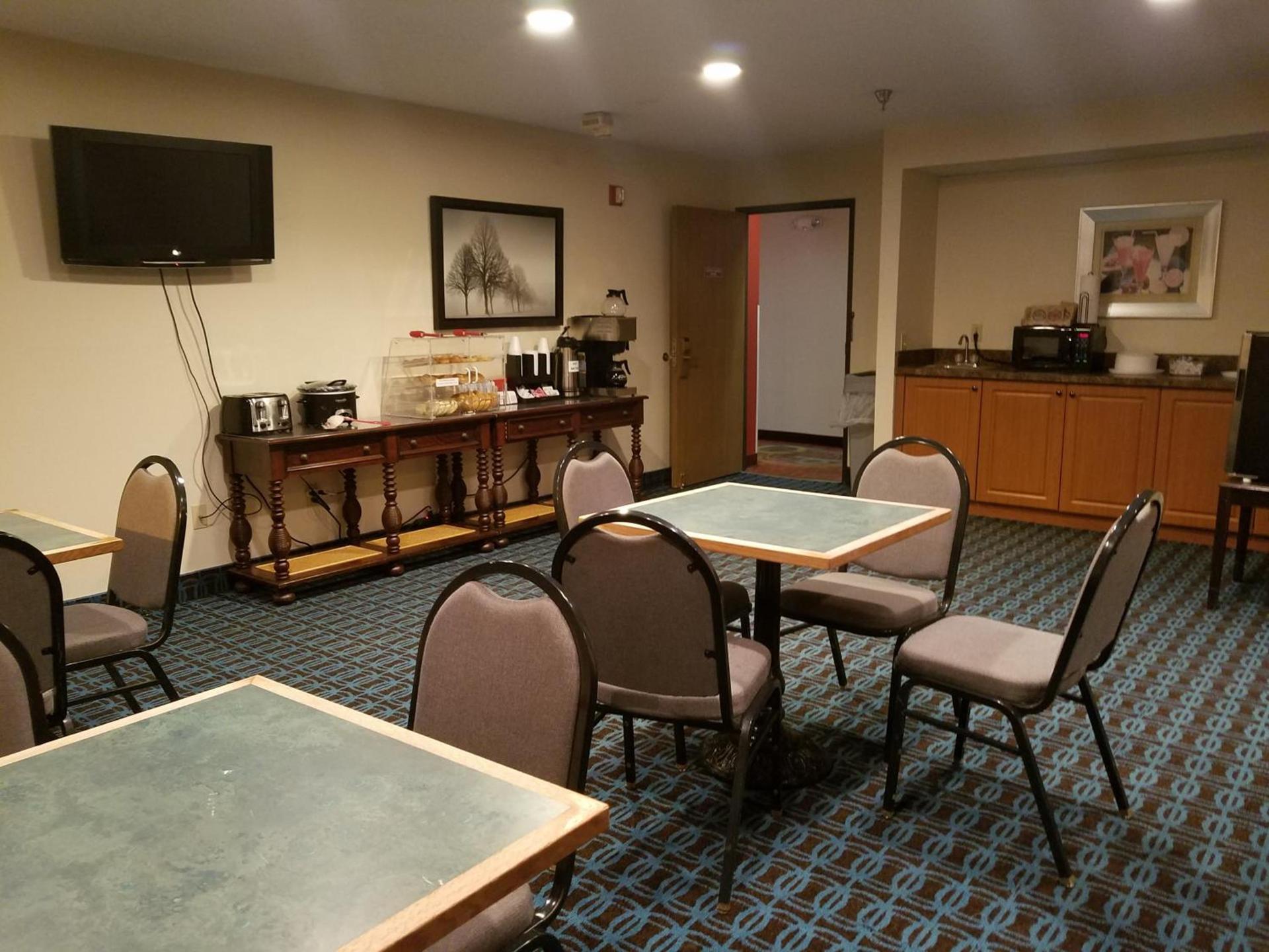 Country Hearth Inn & Suites - Kenton photo 29