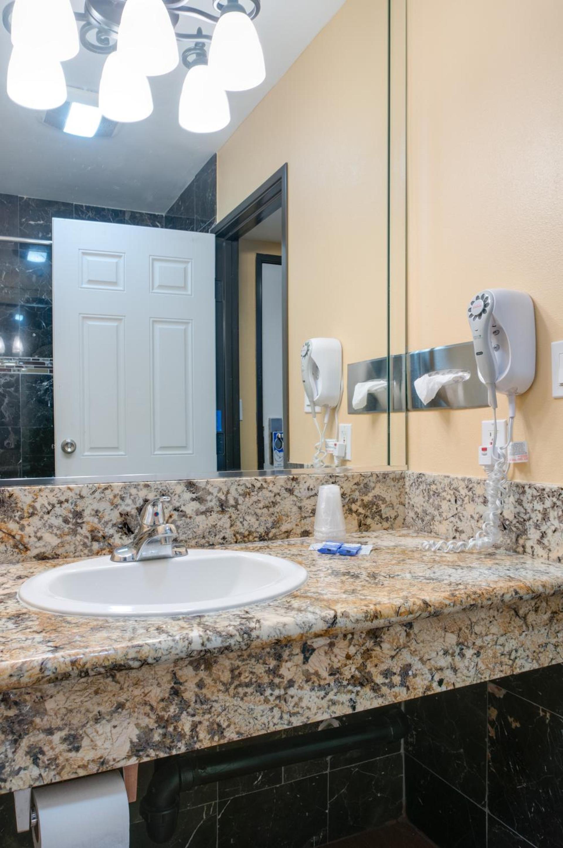 Redondo Beach Inn-LAX photo 16