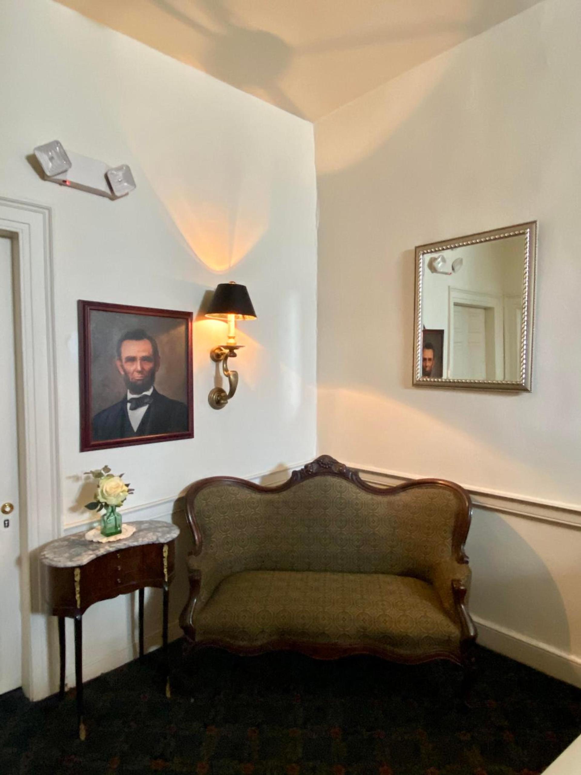 The Inn at Lincoln Square photo 36